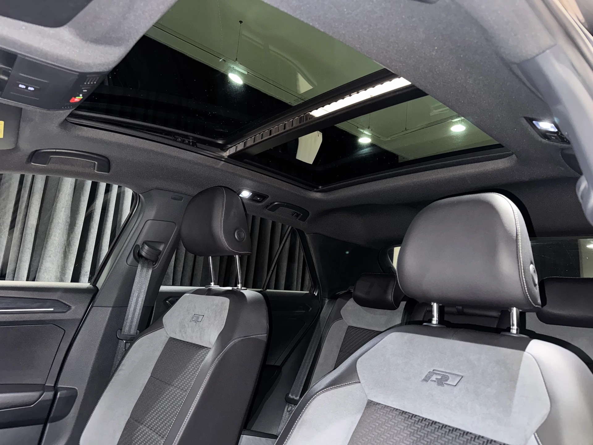 VW VW T-Roc 2.0 TSI R-Line Sport DSG 4Motion | 1.Hand | CH |-image-12