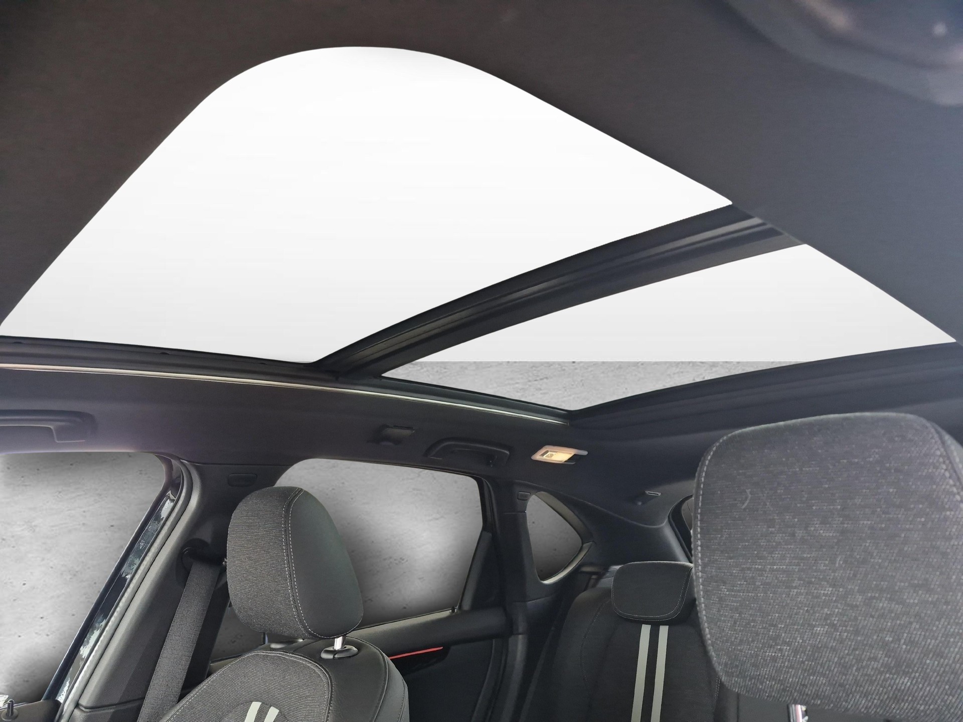 BMW 218d xDrive Active Tourer-image-18