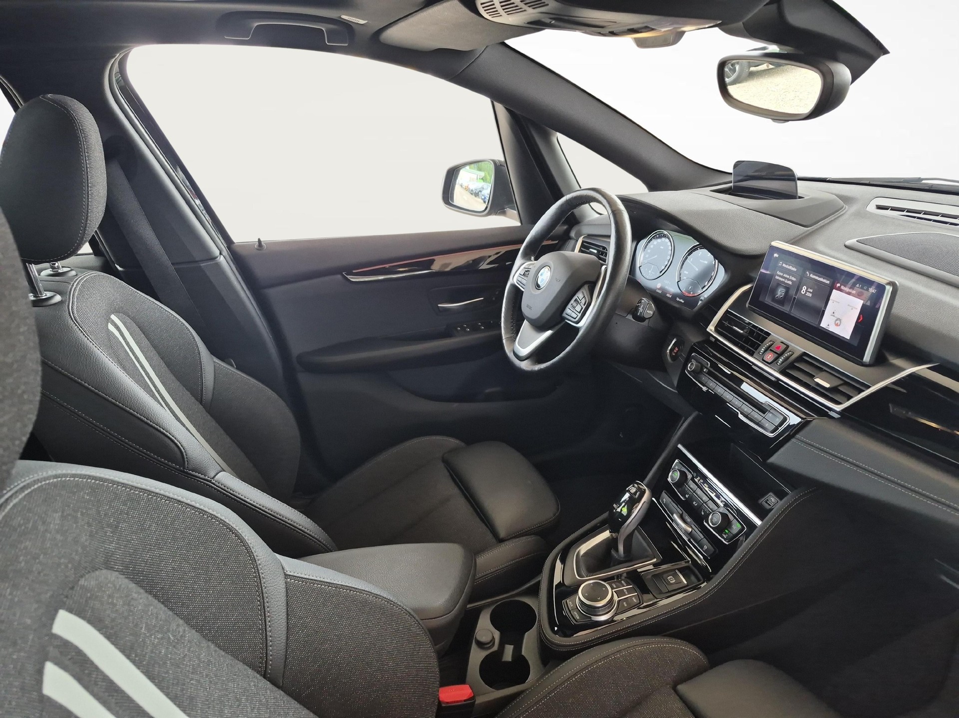 BMW 218d xDrive Active Tourer-image-9