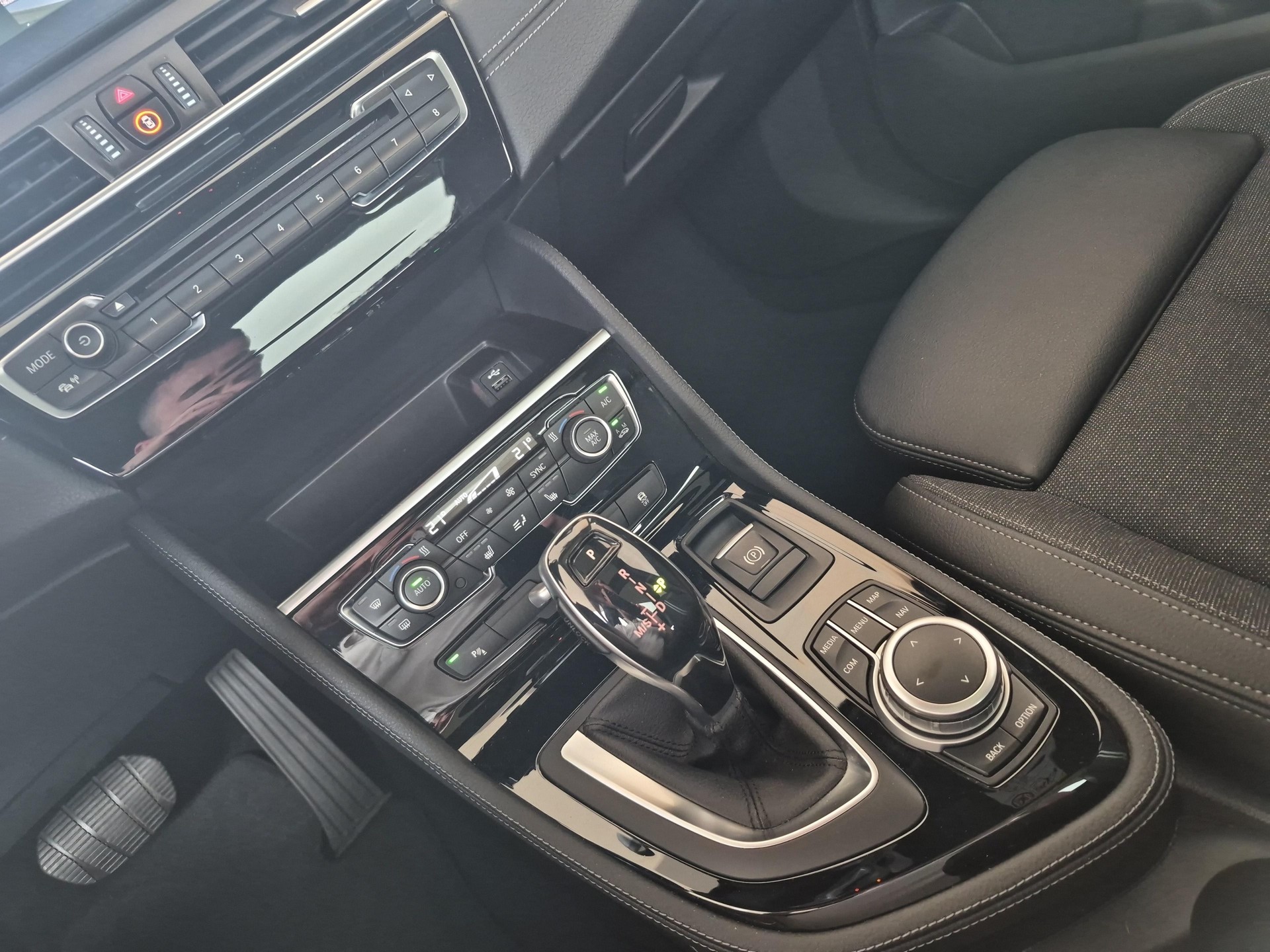 BMW 218d xDrive Active Tourer-image-15