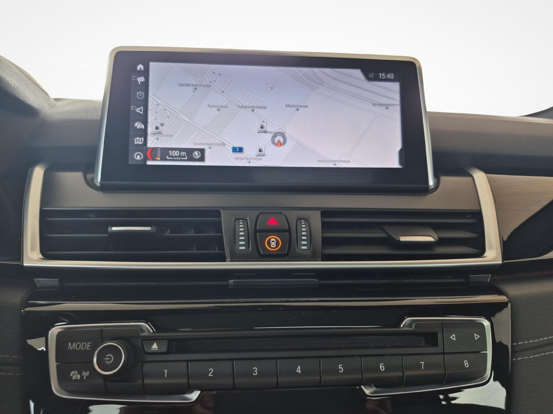 BMW 218d xDrive Active Tourer-image-13