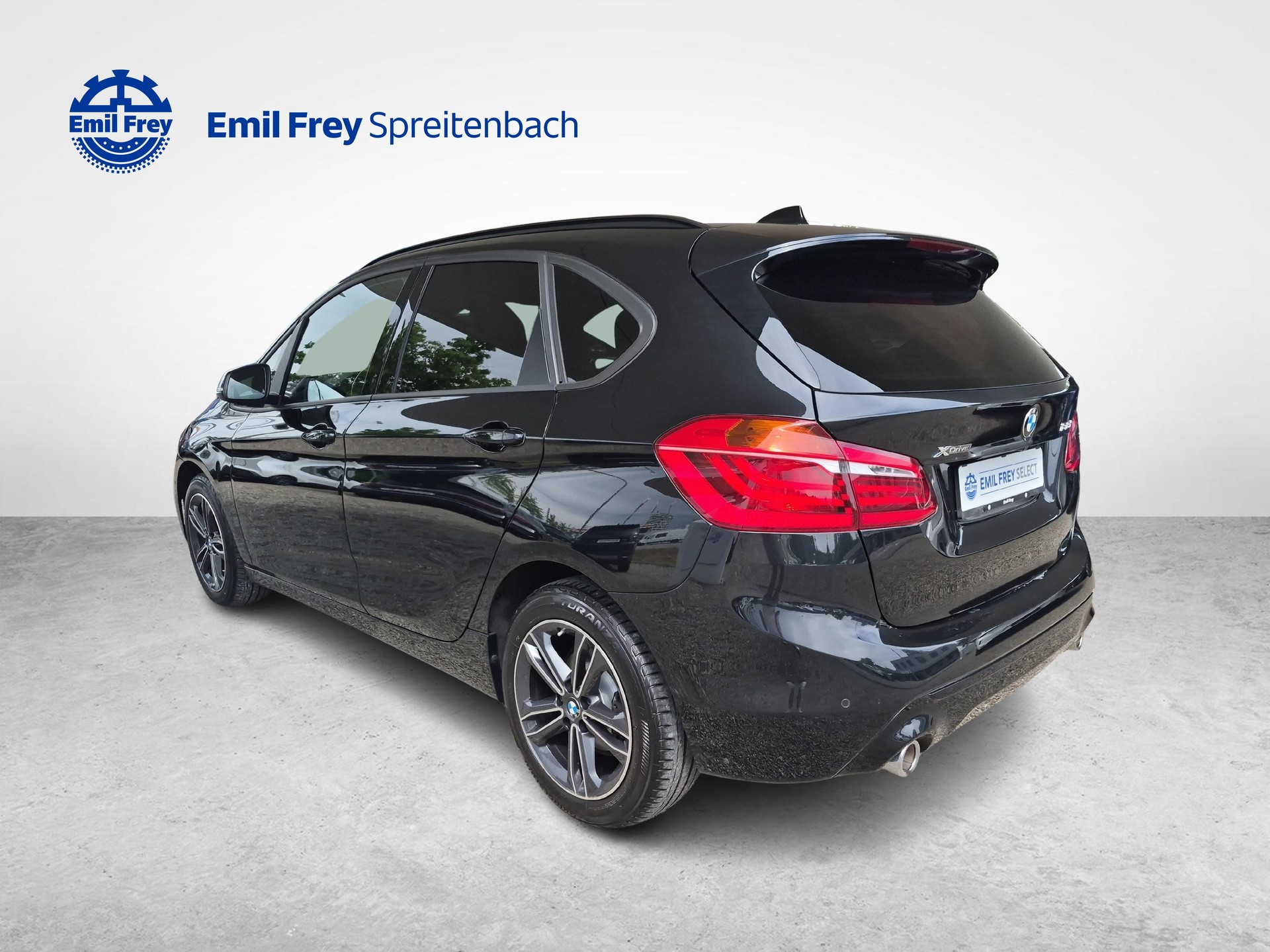 BMW 218d xDrive Active Tourer-image-2