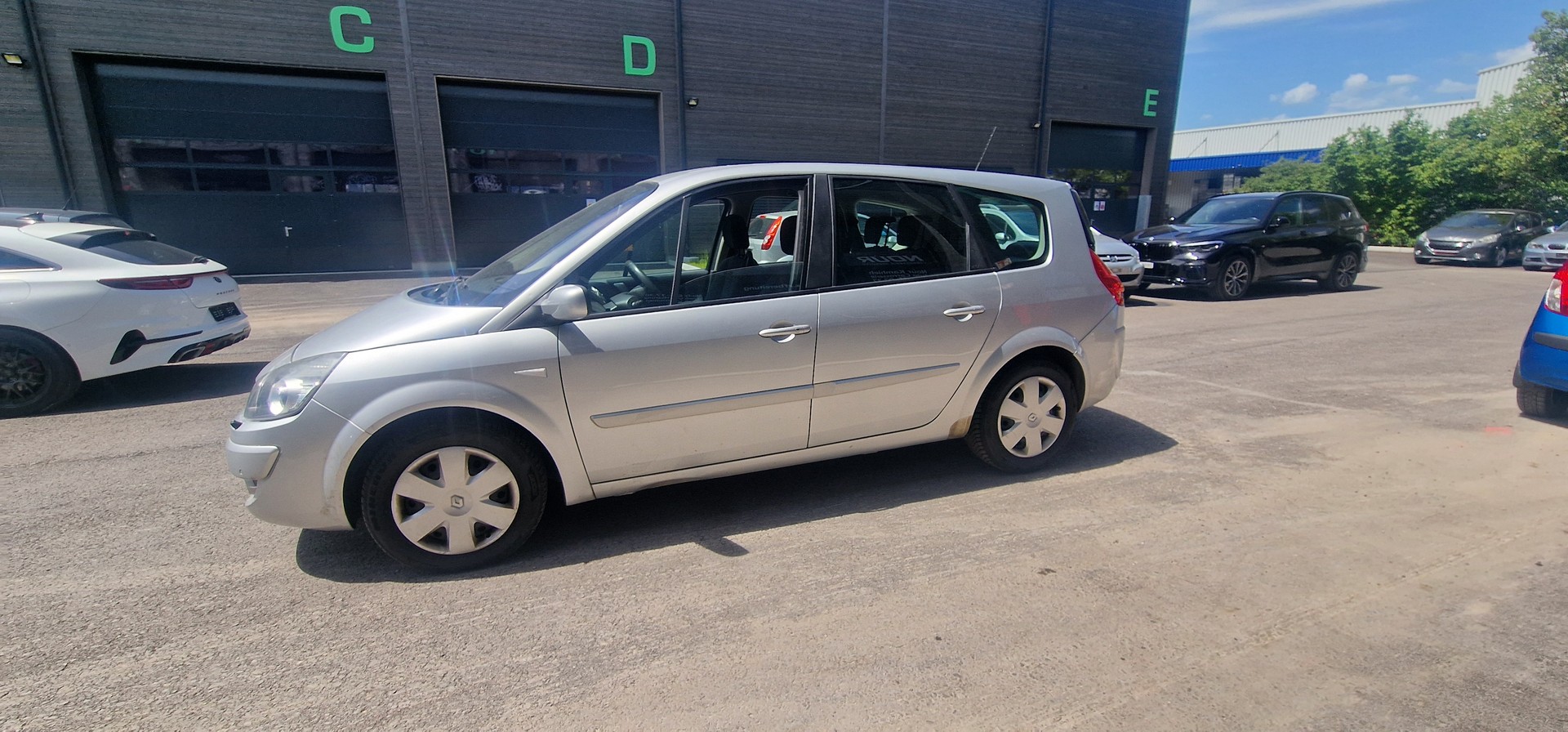 RENAULT Grand Scénic 2.0 16V Turbo Privilège-image-3