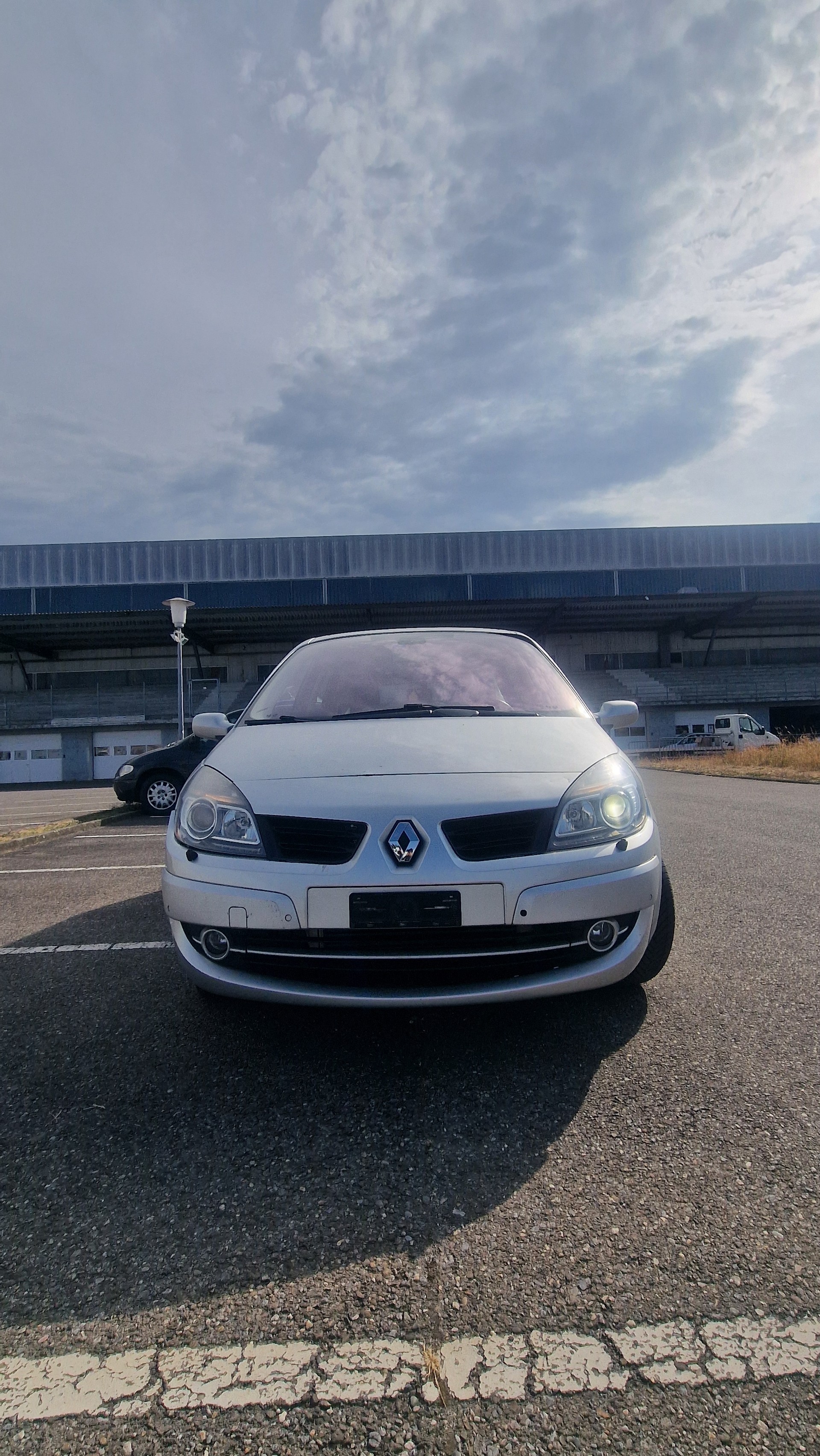 RENAULT Grand Scénic 2.0 16V Turbo Privilège-image-0