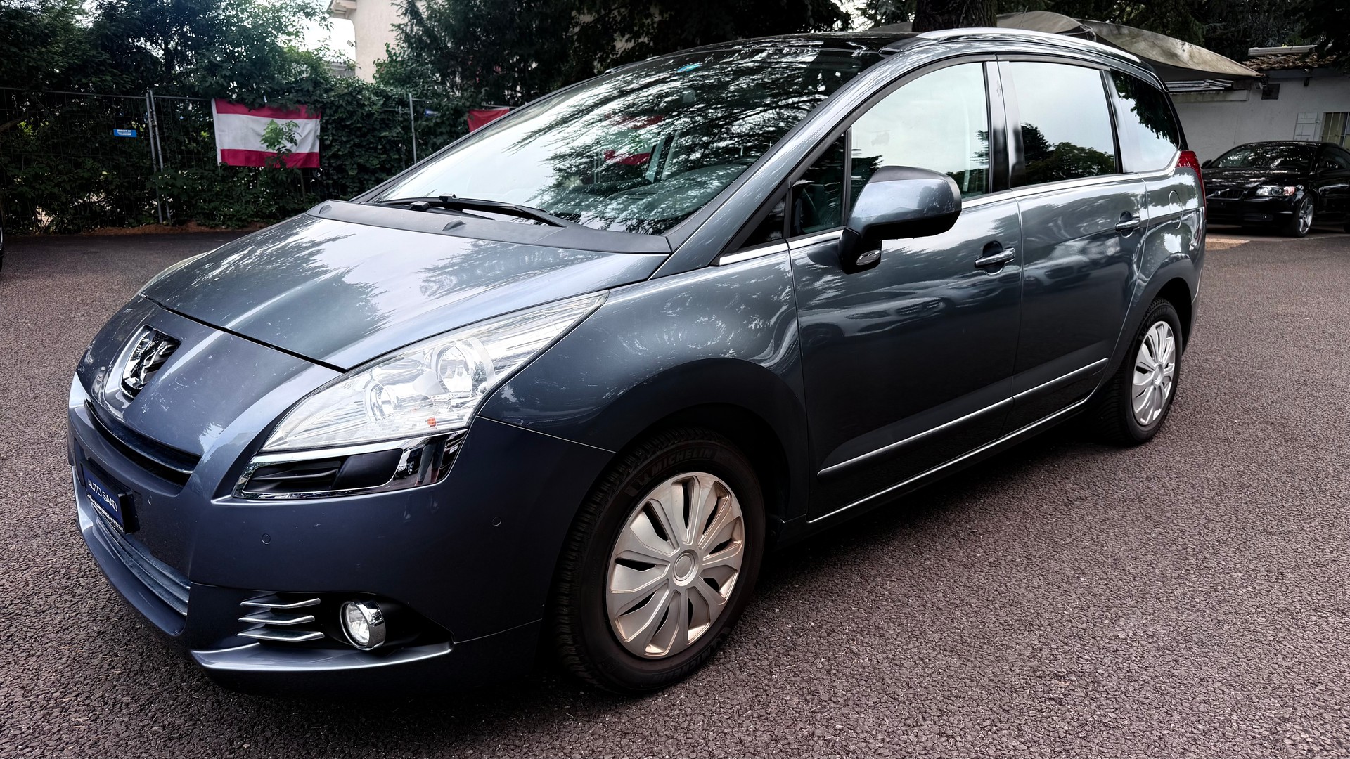 PEUGEOT 5008 1.6 16V T Family-image-1