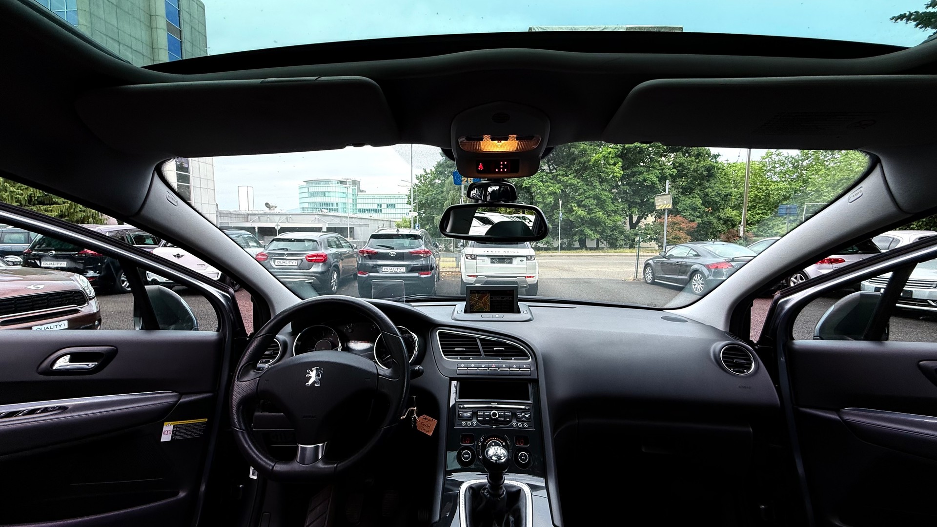 PEUGEOT 5008 1.6 16V T Family-image-9