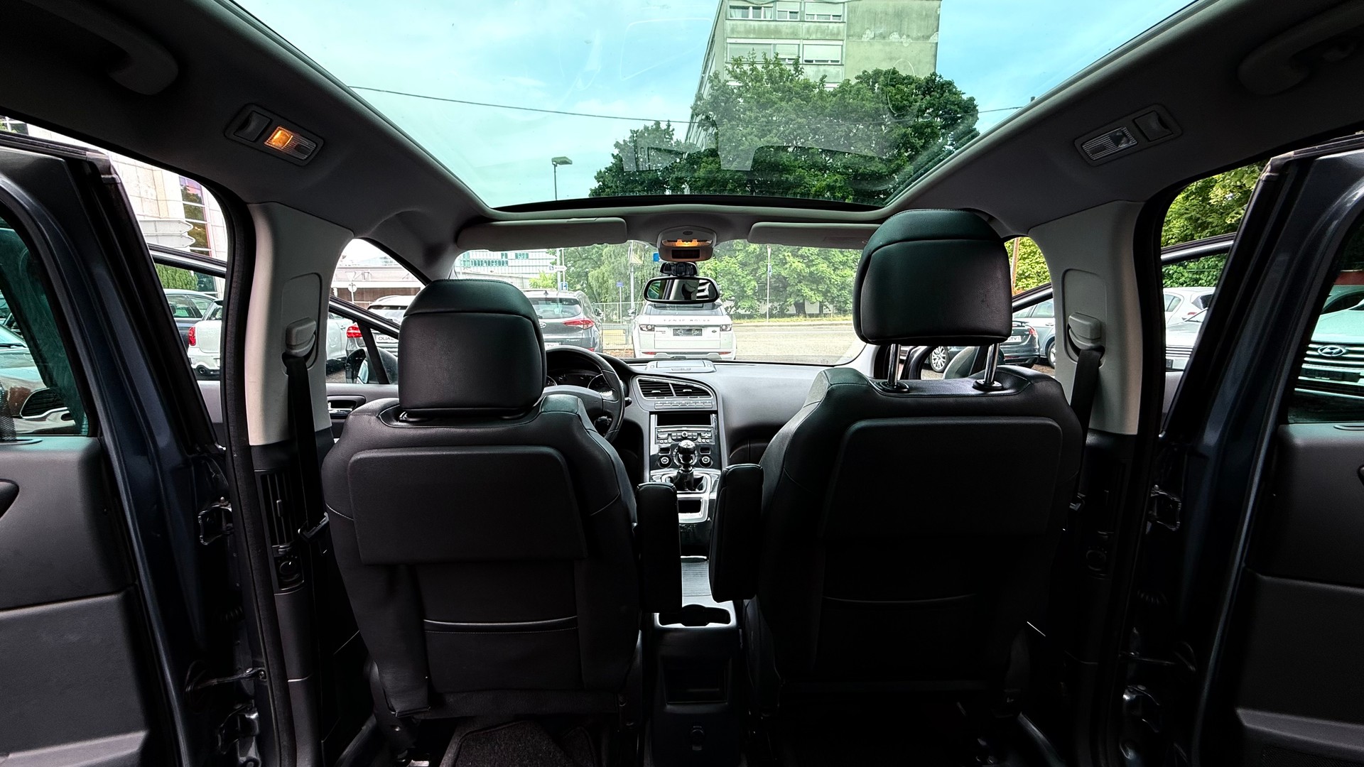 PEUGEOT 5008 1.6 16V T Family-image-8