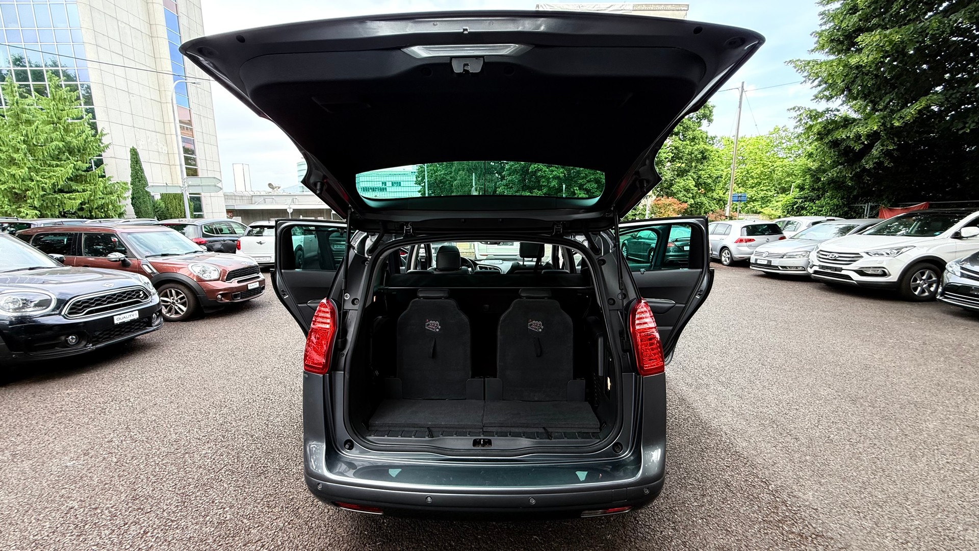 PEUGEOT 5008 1.6 16V T Family-image-6