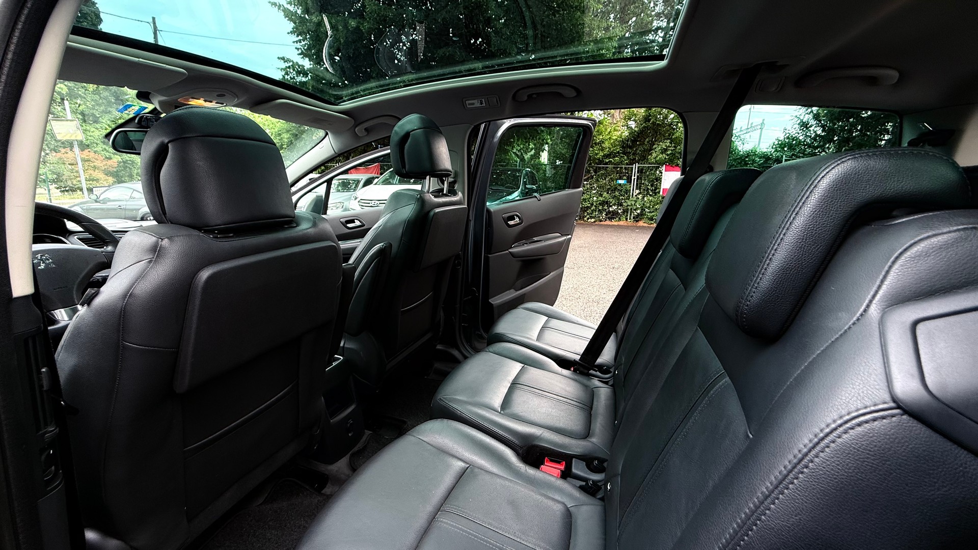 PEUGEOT 5008 1.6 16V T Family-image-7