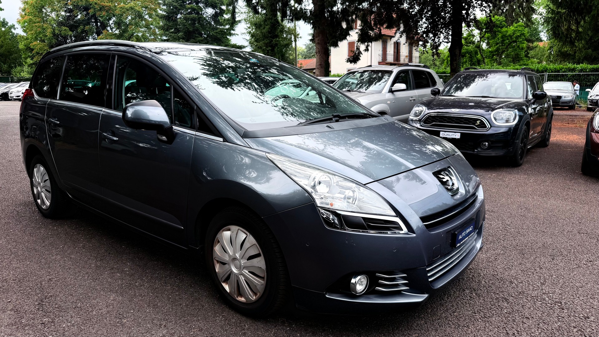 PEUGEOT 5008 1.6 16V T Family-image-2