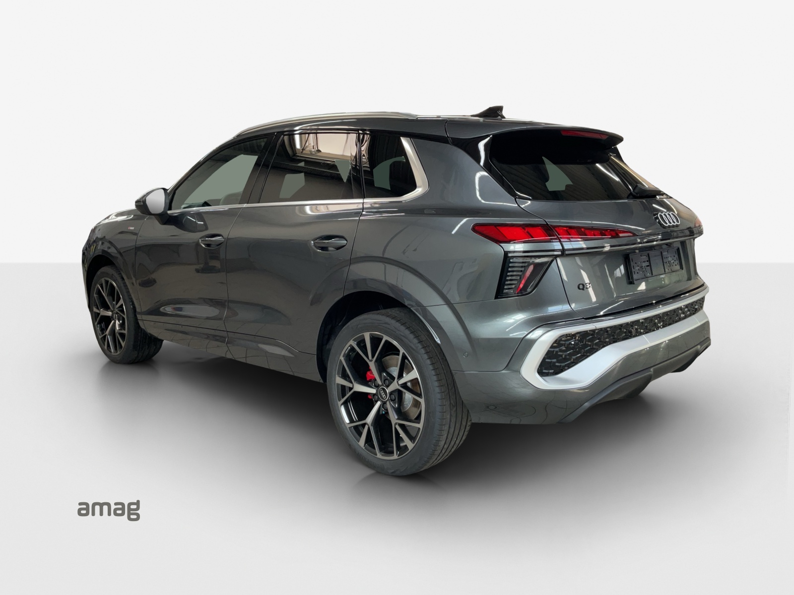 AUDI Q3 SUV 110 kW TFSI S tronic-image-2