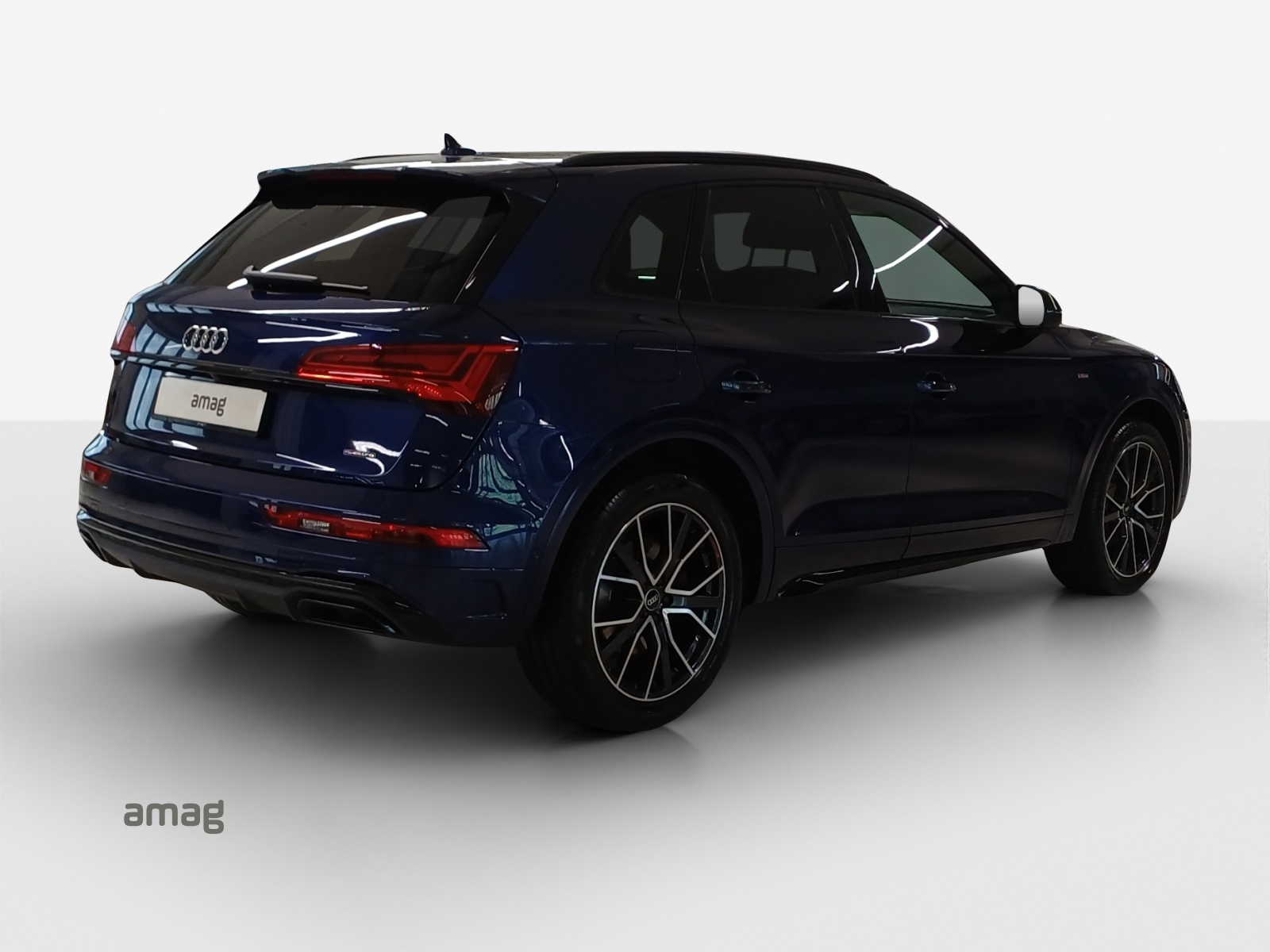 AUDI Q5 40 TDI Black Edition quattro S-tronic-image-4