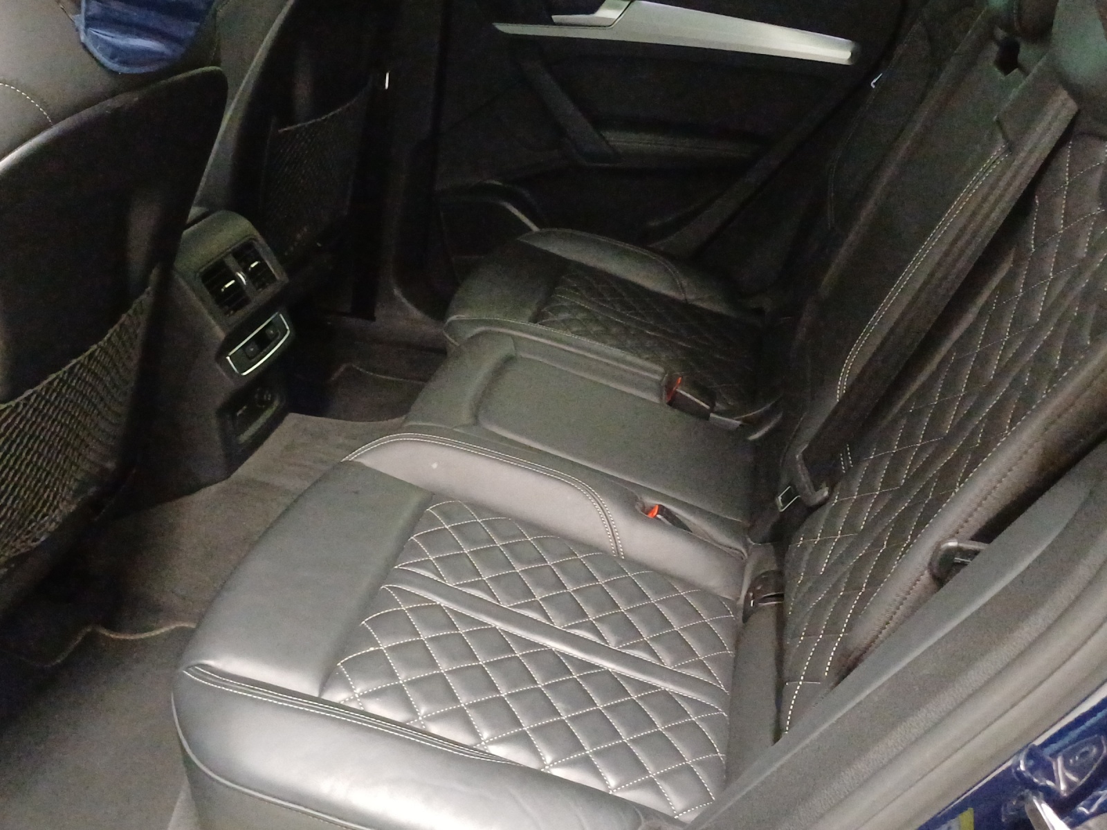 AUDI Q5 40 TDI Black Edition quattro S-tronic-image-11