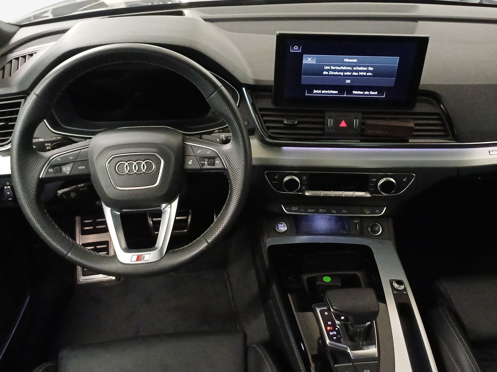 AUDI Q5 40 TDI Black Edition quattro S-tronic-image-8