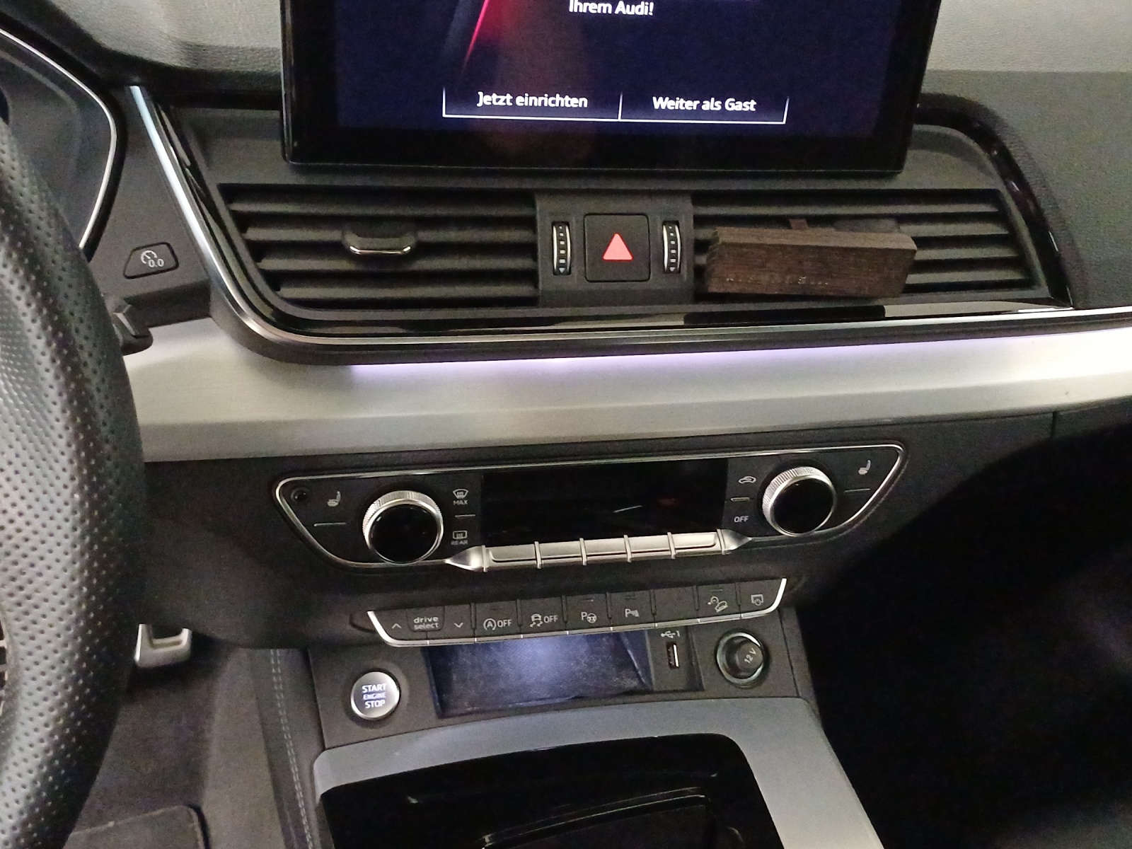 AUDI Q5 40 TDI Black Edition quattro S-tronic-image-10