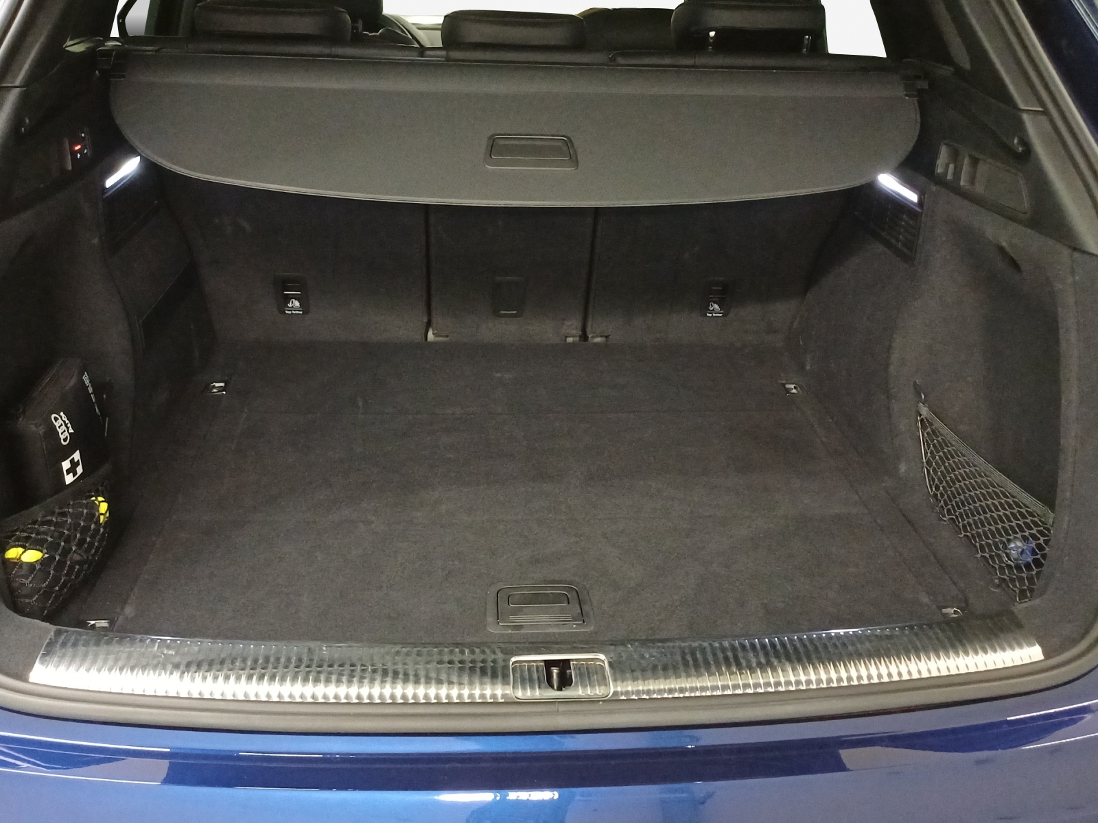 AUDI Q5 40 TDI Black Edition quattro S-tronic-image-12