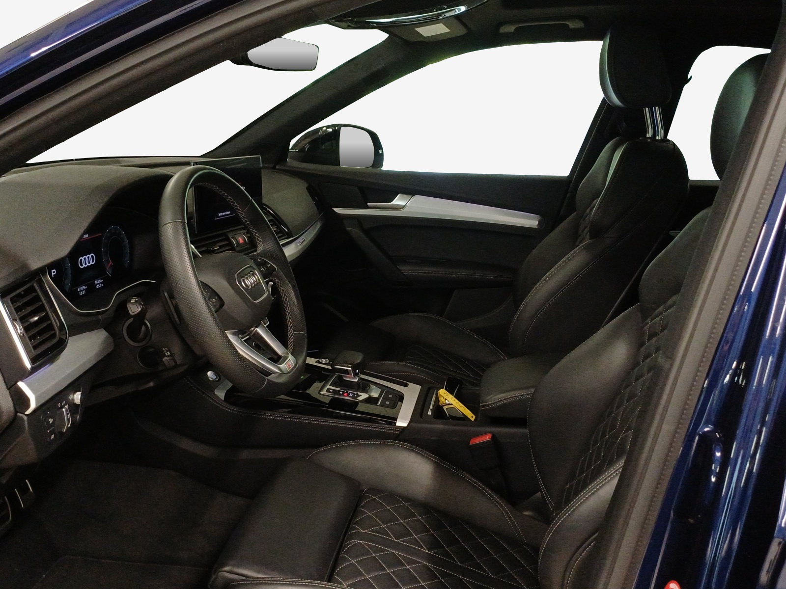 AUDI Q5 40 TDI Black Edition quattro S-tronic-image-7