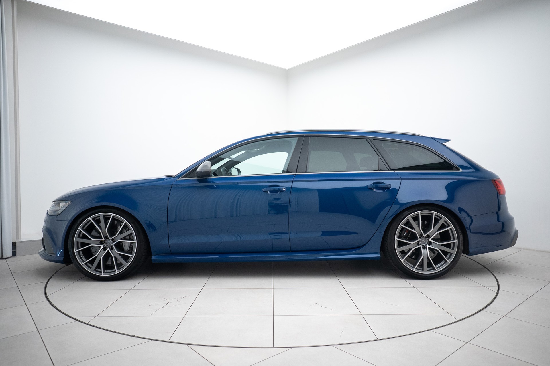 AUDI RS6 Avant 4.0 TFSI V8 performance quattro / Akrapovic-image-1