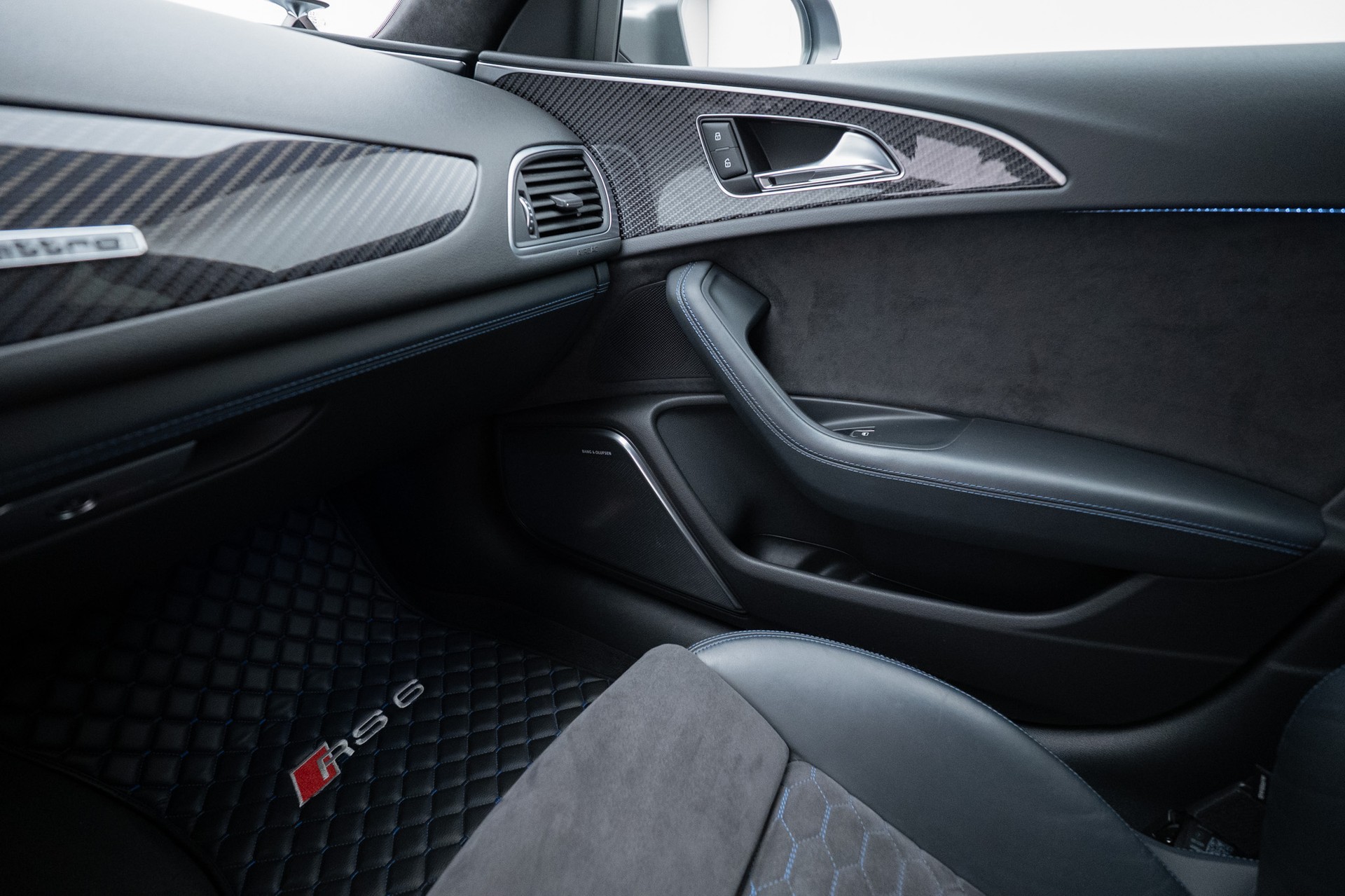 AUDI RS6 Avant 4.0 TFSI V8 performance quattro / Akrapovic-image-14
