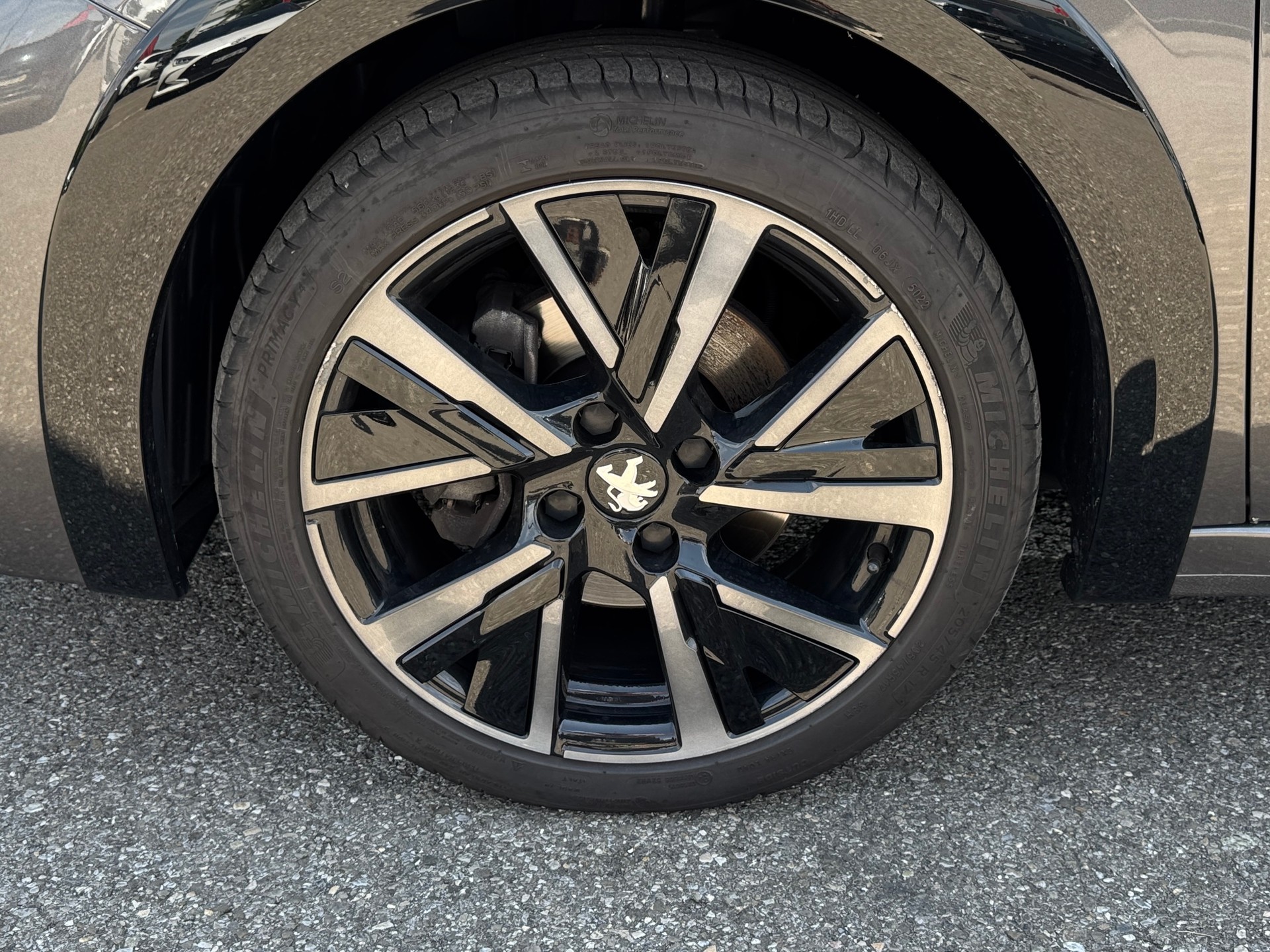 PEUGEOT 208 1.2 PureTech GT EAT8-image-4