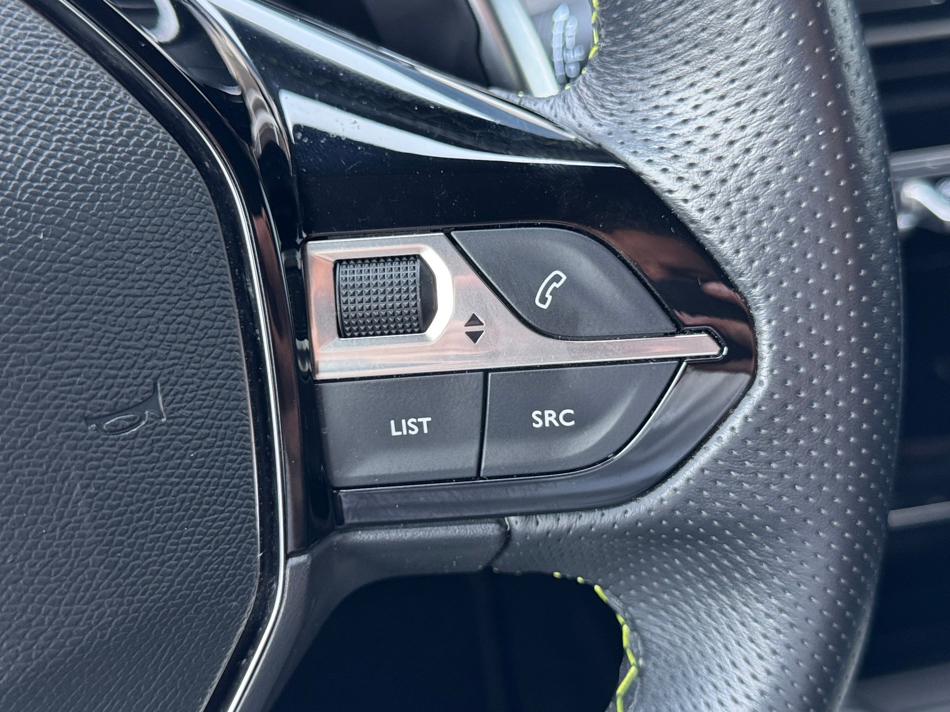 PEUGEOT 208 1.2 PureTech GT EAT8-image-13