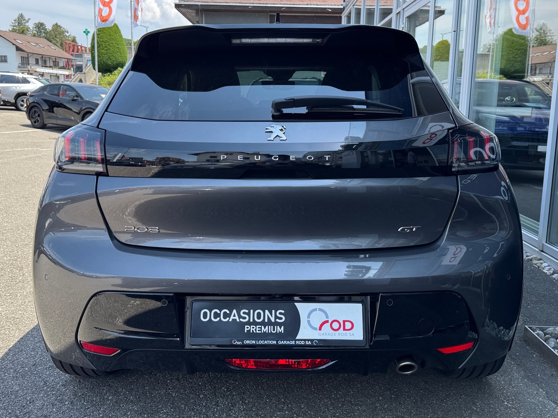 PEUGEOT 208 1.2 PureTech GT EAT8-image-5