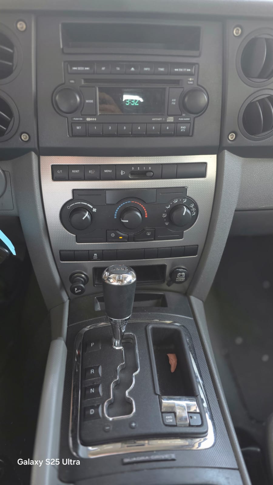 JEEP Commander 3.0 CRD Limited Automatic-image-13