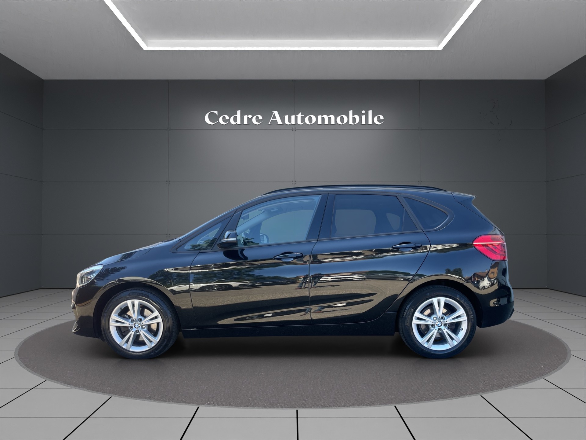 BMW 218d xDrive Active Tourer Steptronic Sport Line-image-3