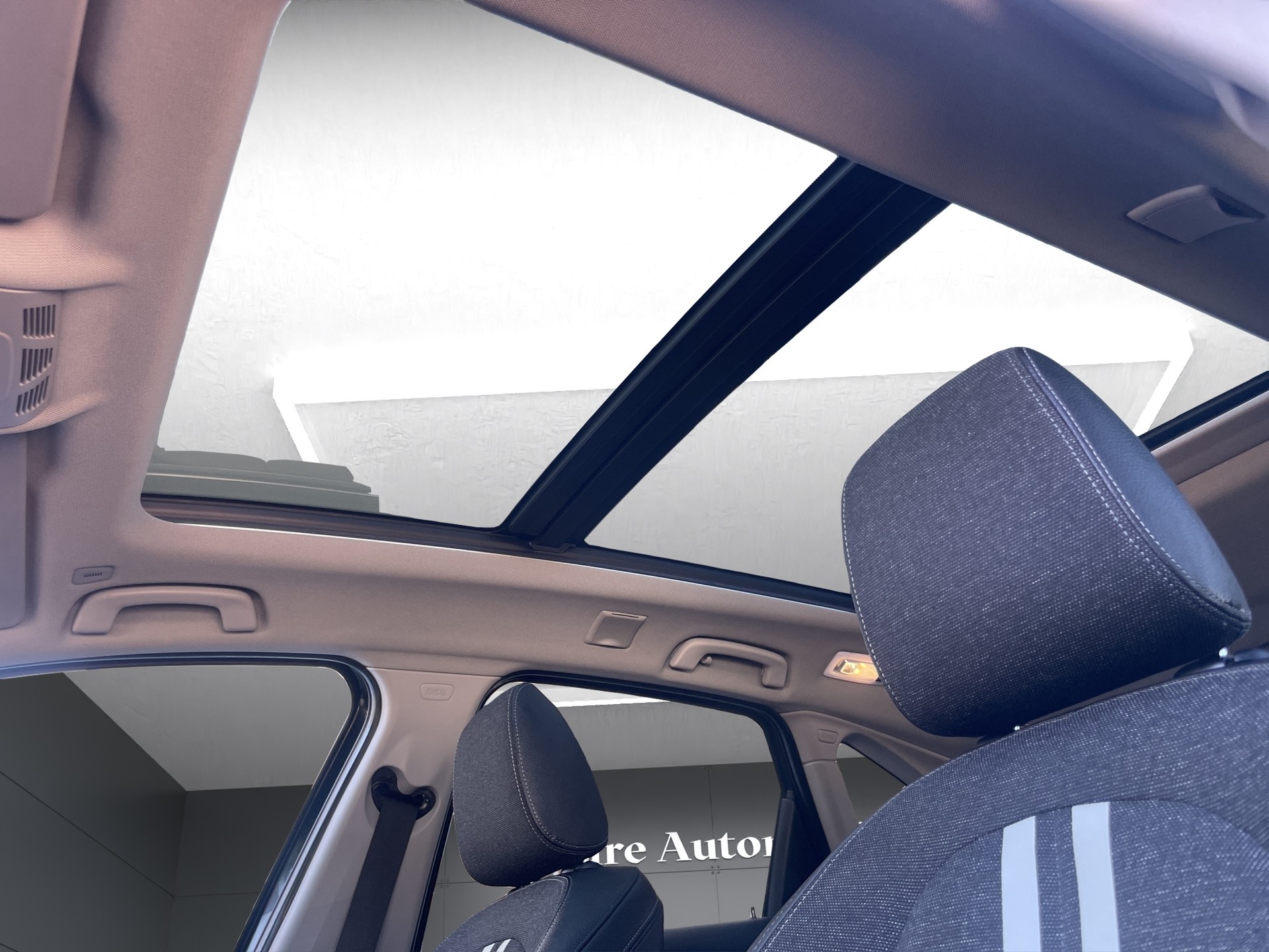 BMW 218d xDrive Active Tourer Steptronic Sport Line-image-14