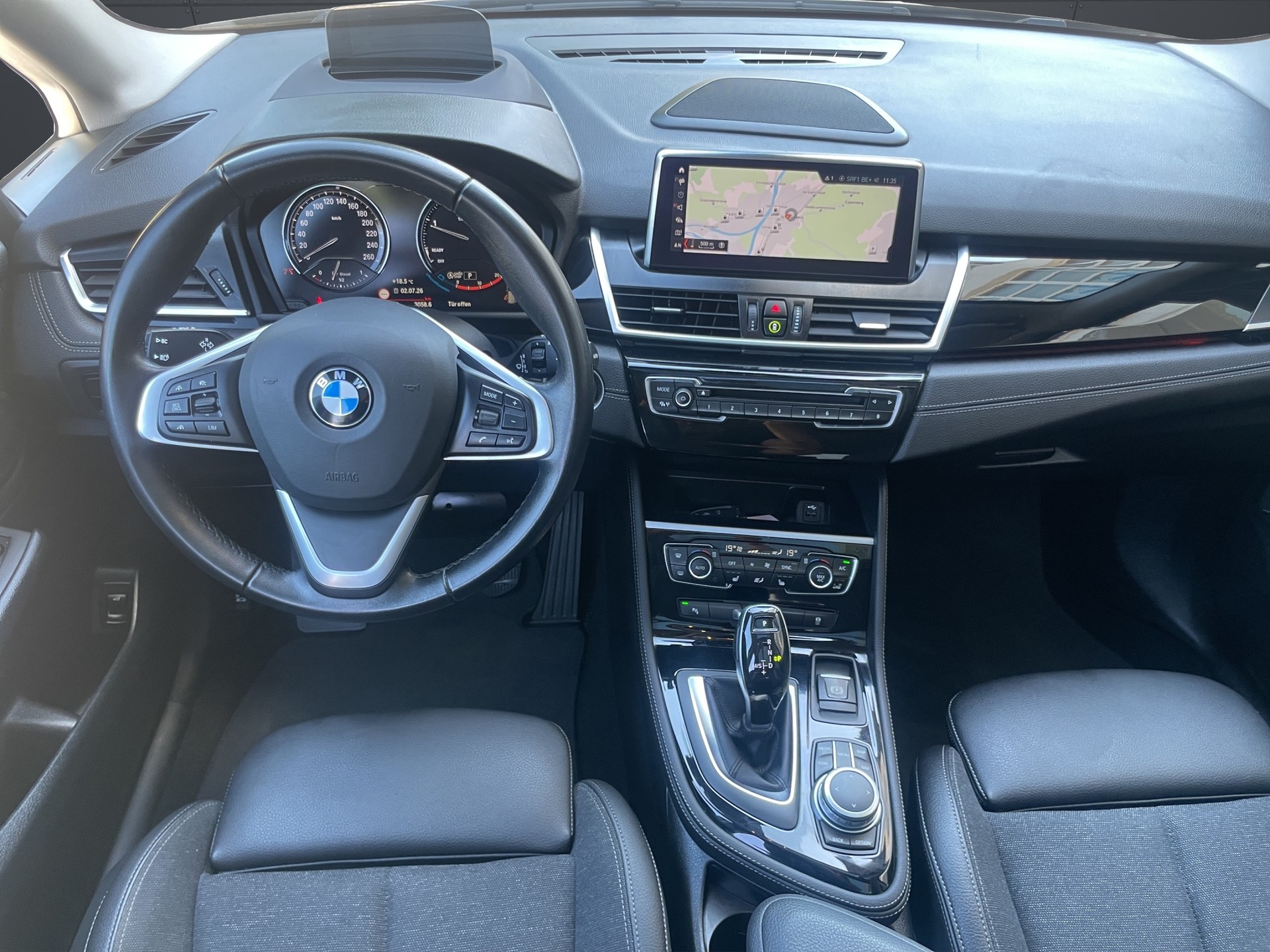 BMW 218d xDrive Active Tourer Steptronic Sport Line-image-10