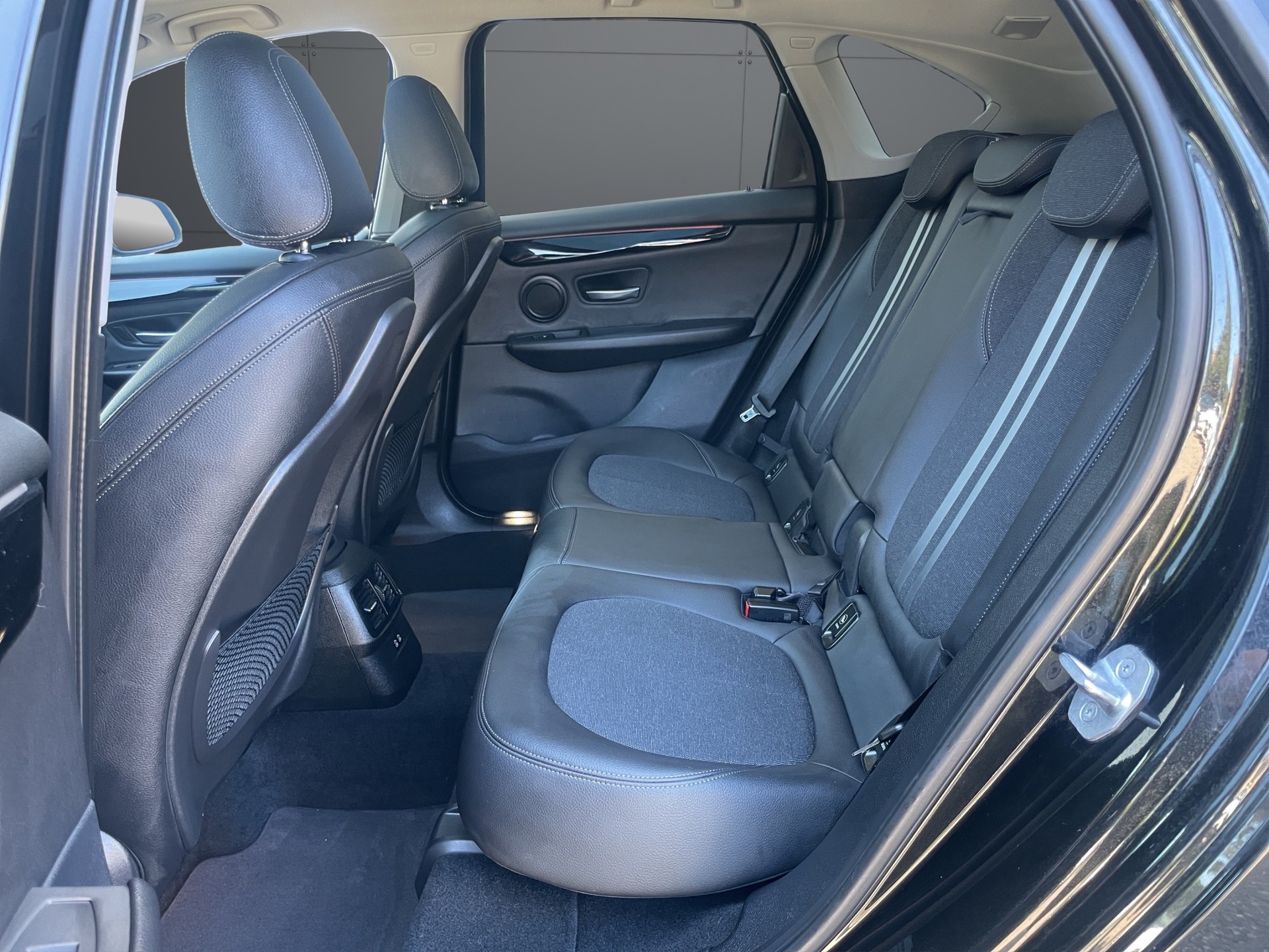 BMW 218d xDrive Active Tourer Steptronic Sport Line-image-9