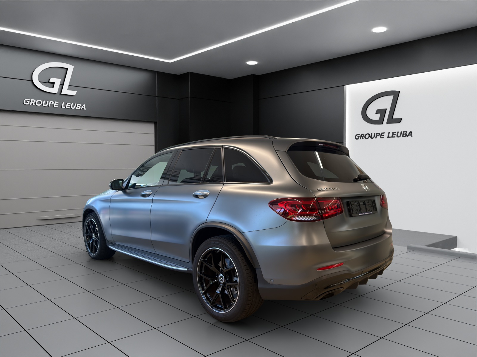 MERCEDES-BENZ GLC 300 AMG Line 4Matic-image-3