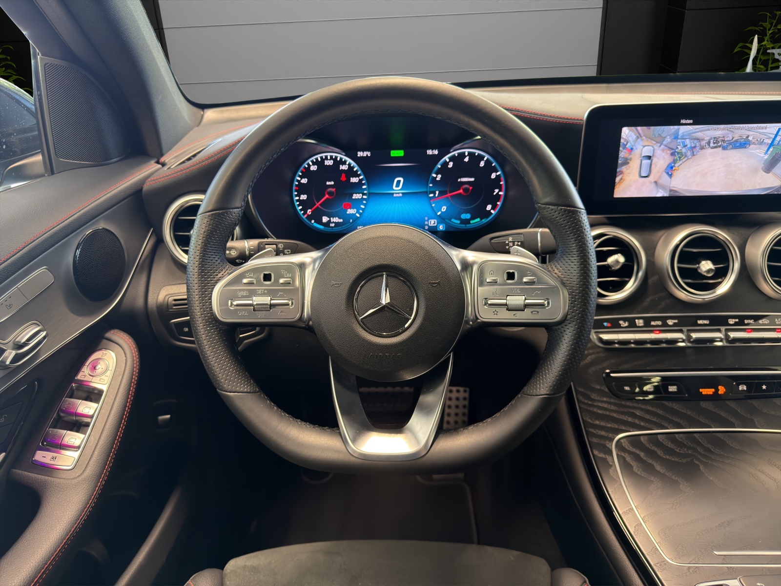 MERCEDES-BENZ GLC 300 AMG Line 4Matic-image-8