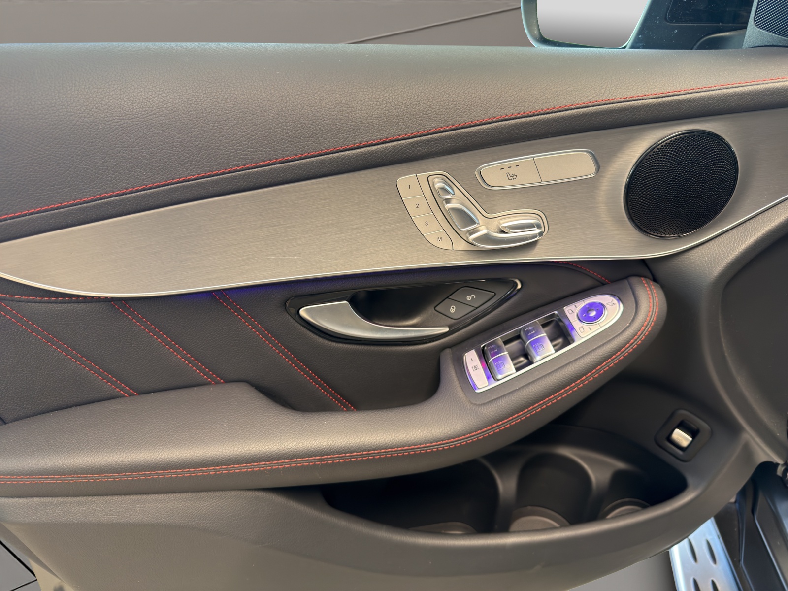 MERCEDES-BENZ GLC 300 AMG Line 4Matic-image-9