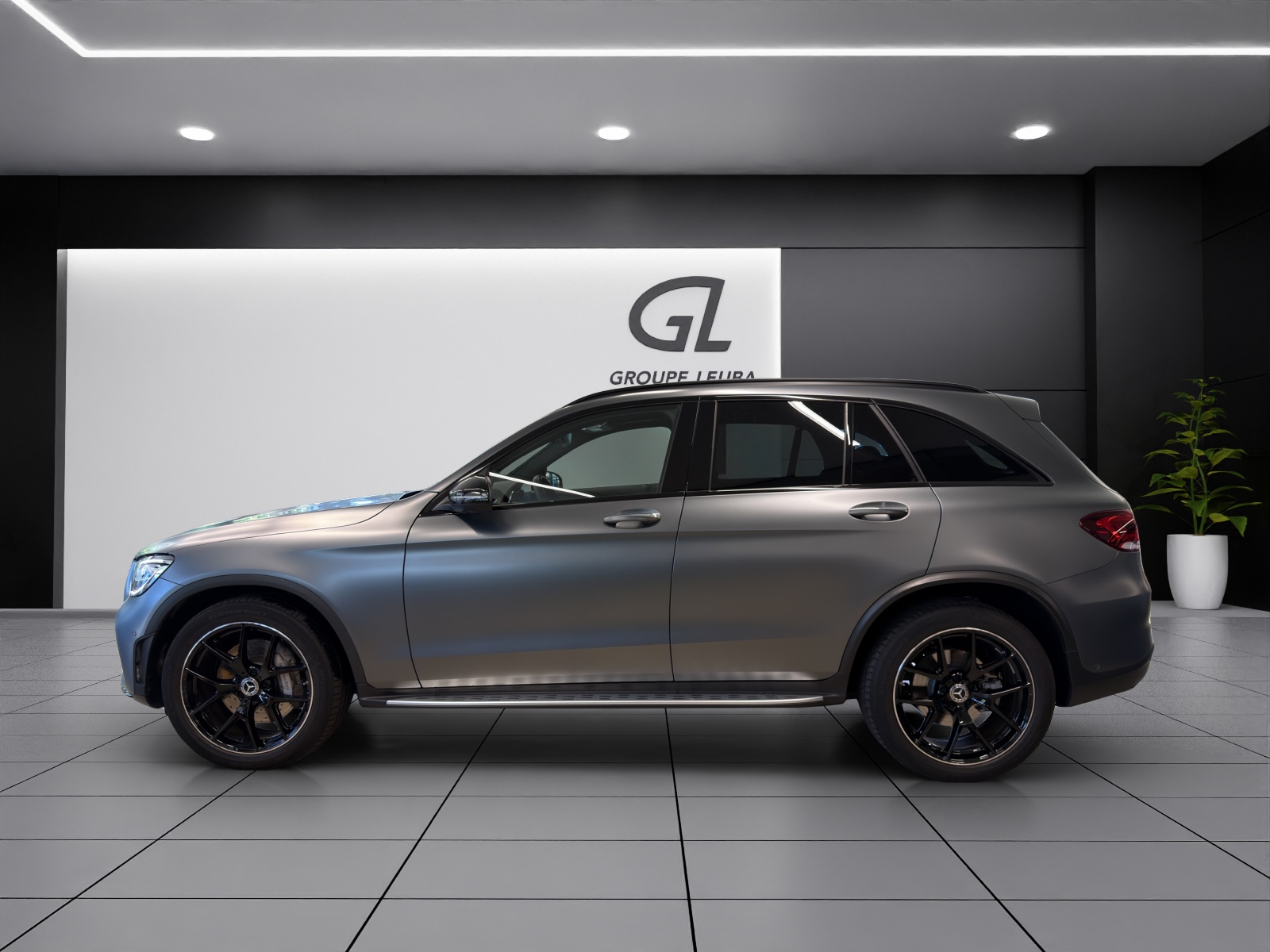 MERCEDES-BENZ GLC 300 AMG Line 4Matic-image-2