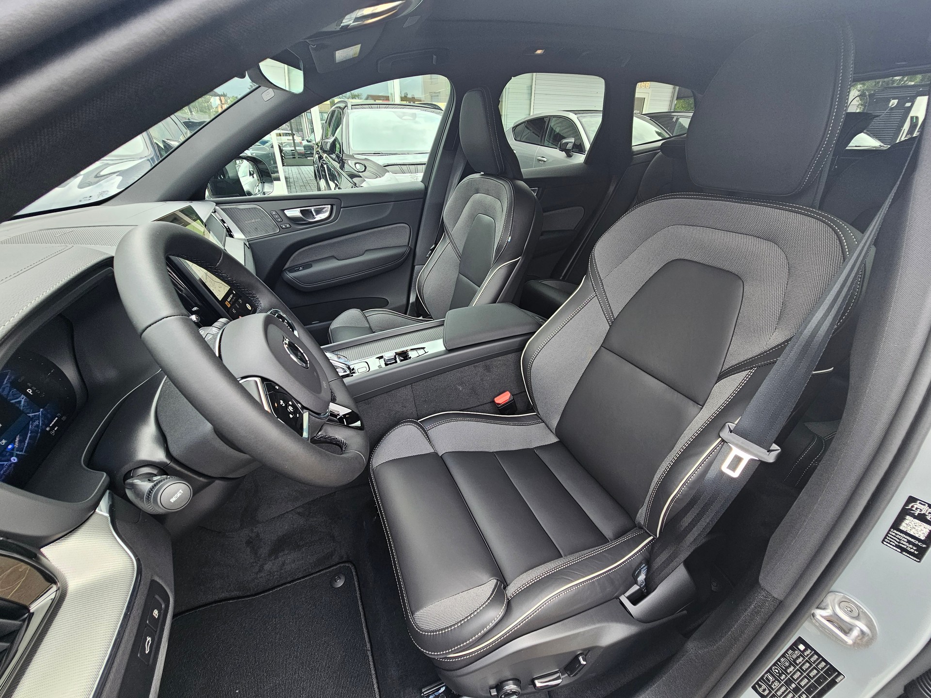 VOLVO XC60 T8 eAWD PluginHybrid Black Edition Geartronic-image-8