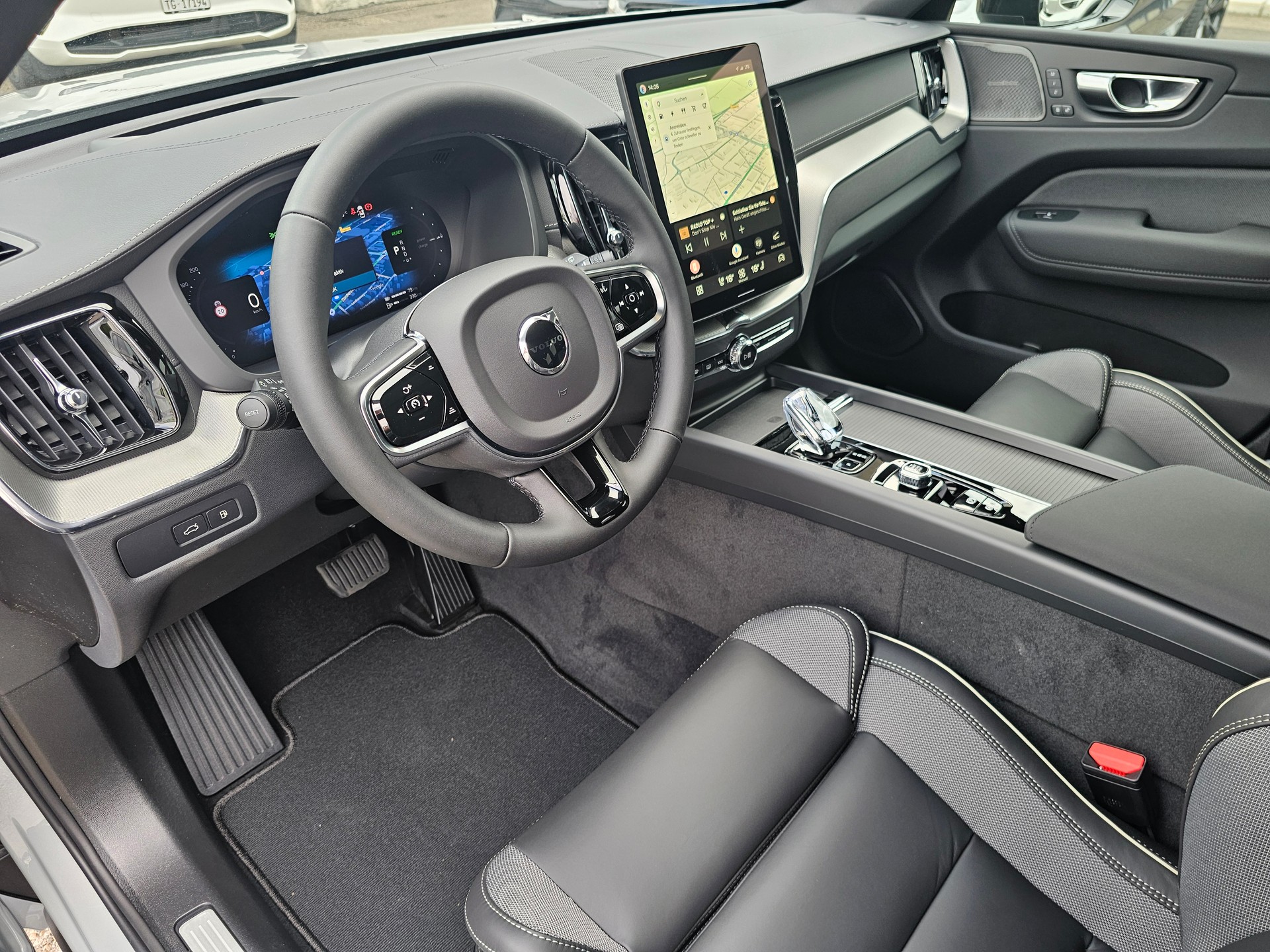 VOLVO XC60 T8 eAWD PluginHybrid Black Edition Geartronic-image-9