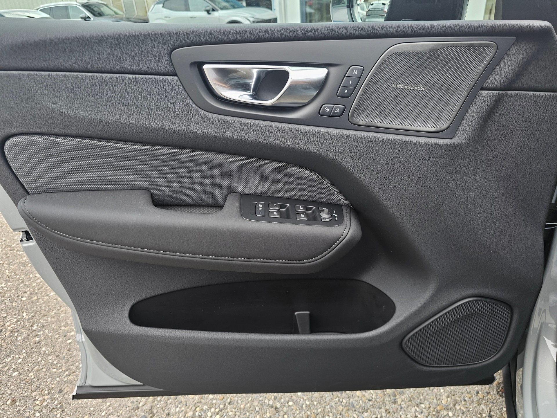 VOLVO XC60 T8 eAWD PluginHybrid Black Edition Geartronic-image-7