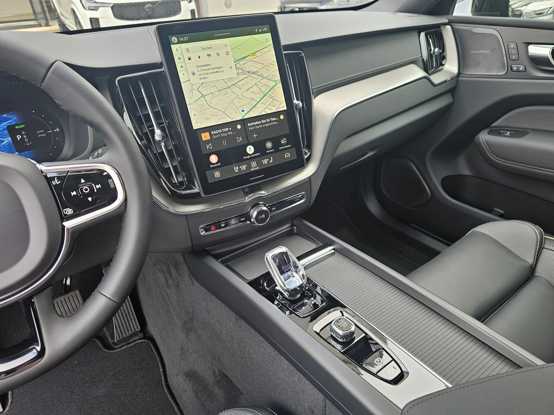 VOLVO XC60 T8 eAWD PluginHybrid Black Edition Geartronic-image-12