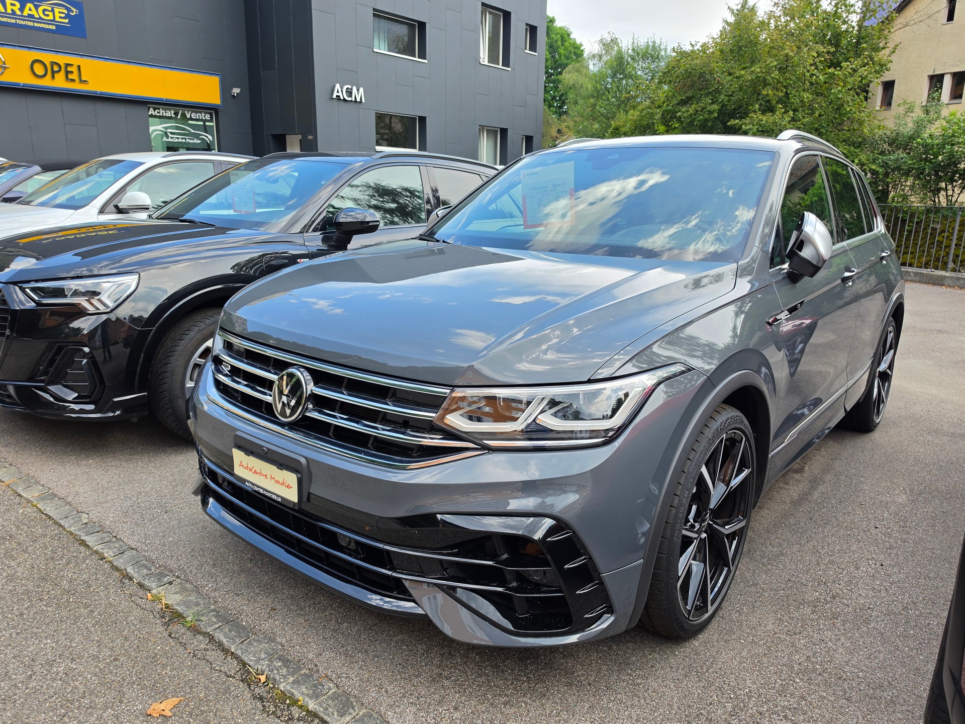 VW Tiguan 2.0TSI R 4Motion DSG-image-1