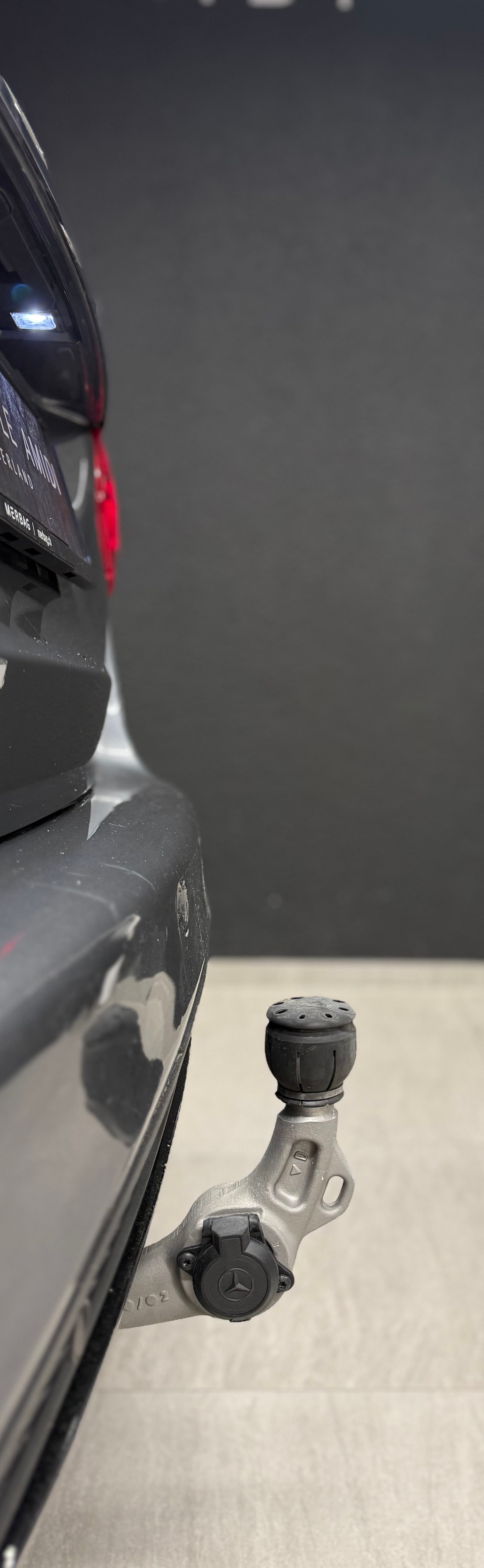 MERCEDES-BENZ C 250 d AMG Line 4Matic 9G-Tronic-image-5