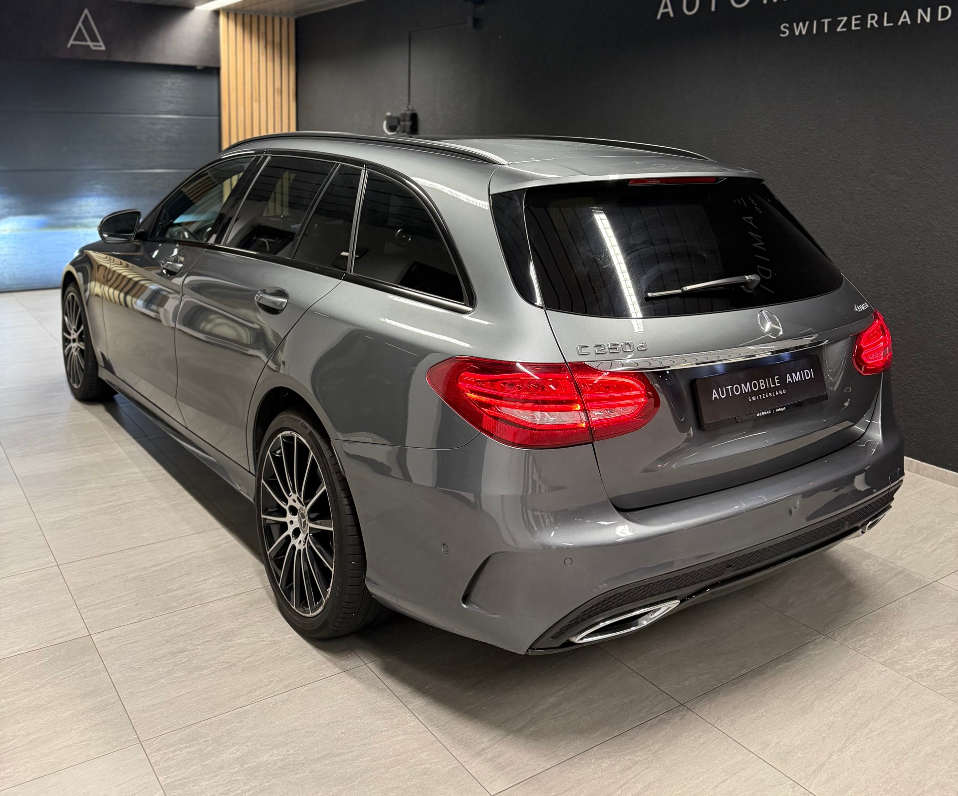 MERCEDES-BENZ C 250 d AMG Line 4Matic 9G-Tronic-image-2