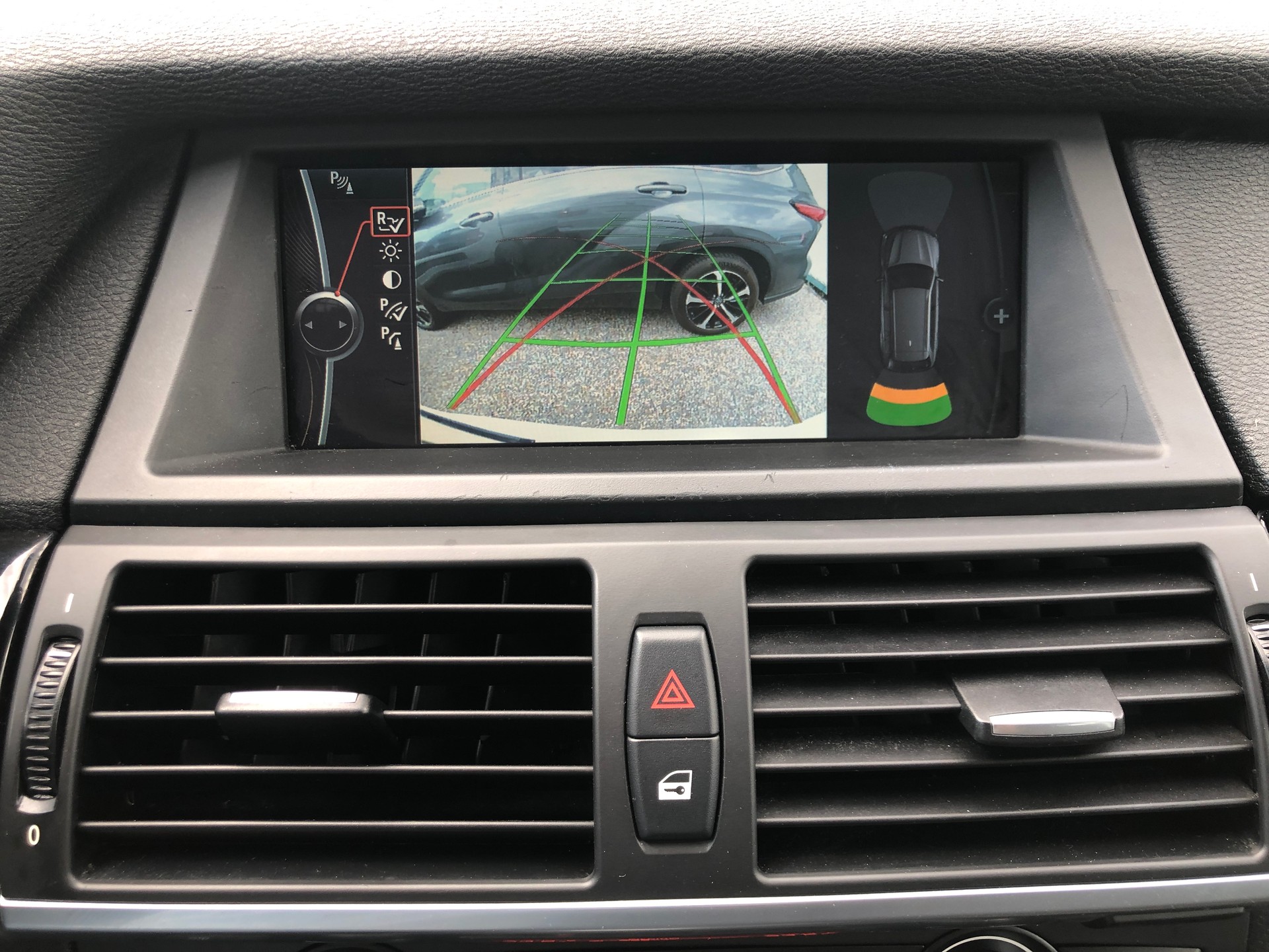 BMW X5 xDrive 50i Steptronic-image-12