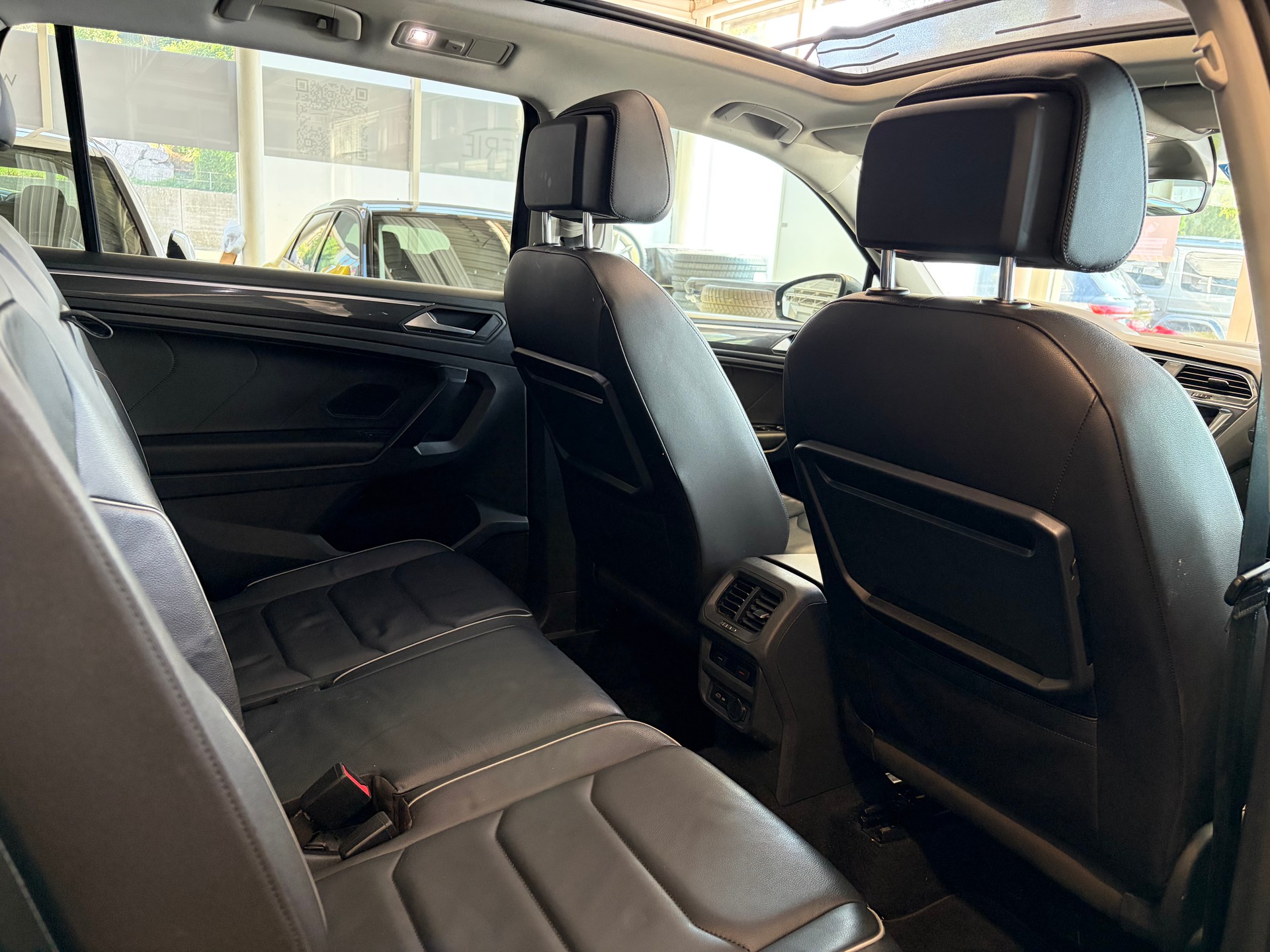 VW Tiguan Allspace 1.5TSI EVO Comfortline DSG | CH | Panorama | Leder Vienna | 7 Sitzer | -image-31