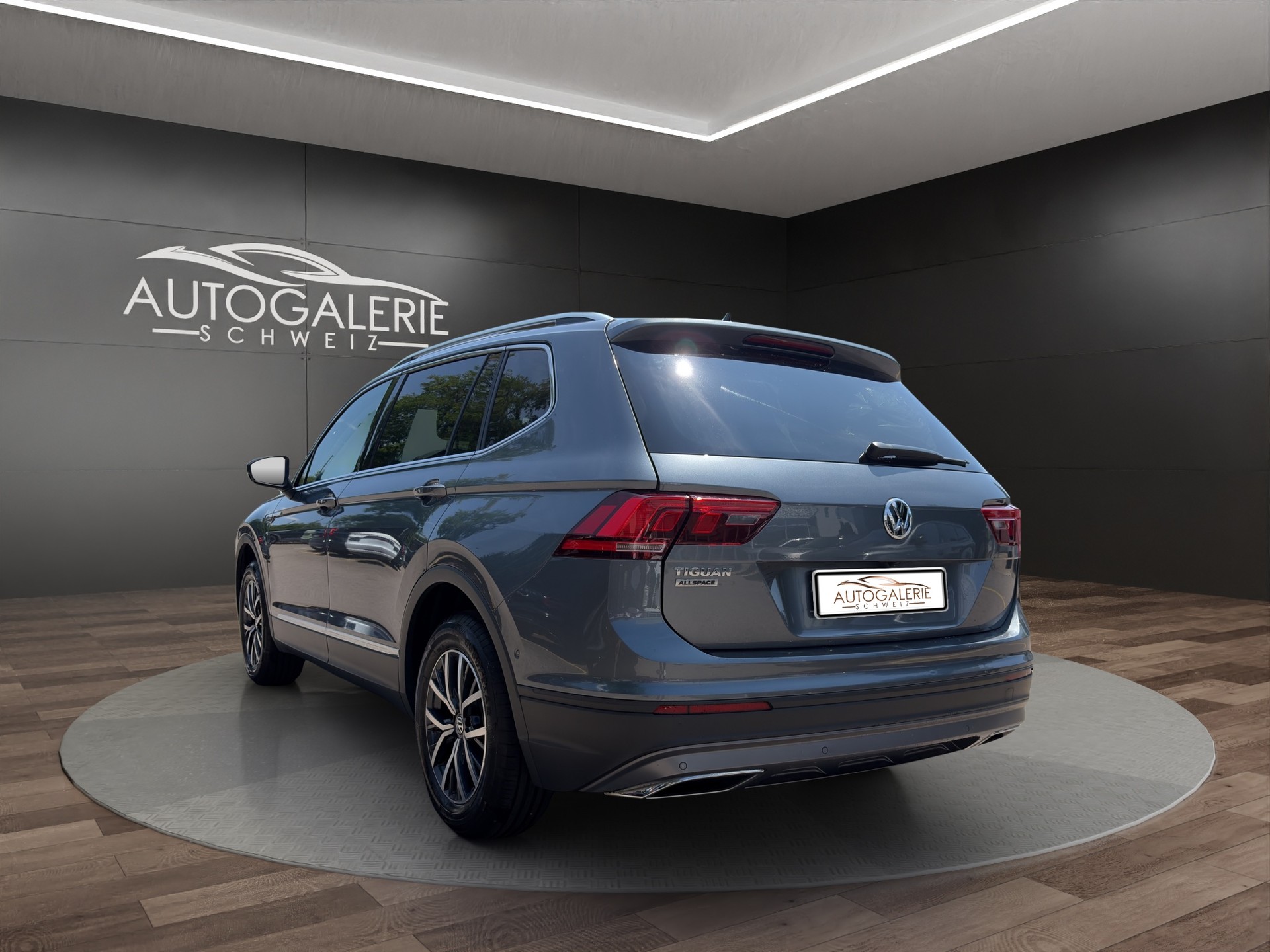 VW Tiguan Allspace 1.5TSI EVO Comfortline DSG | CH | Panorama | Leder Vienna | 7 Sitzer | -image-2