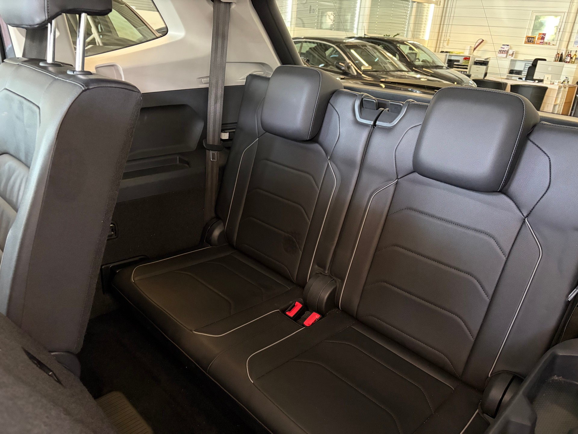 VW Tiguan Allspace 1.5TSI EVO Comfortline DSG | CH | Panorama | Leder Vienna | 7 Sitzer | -image-21