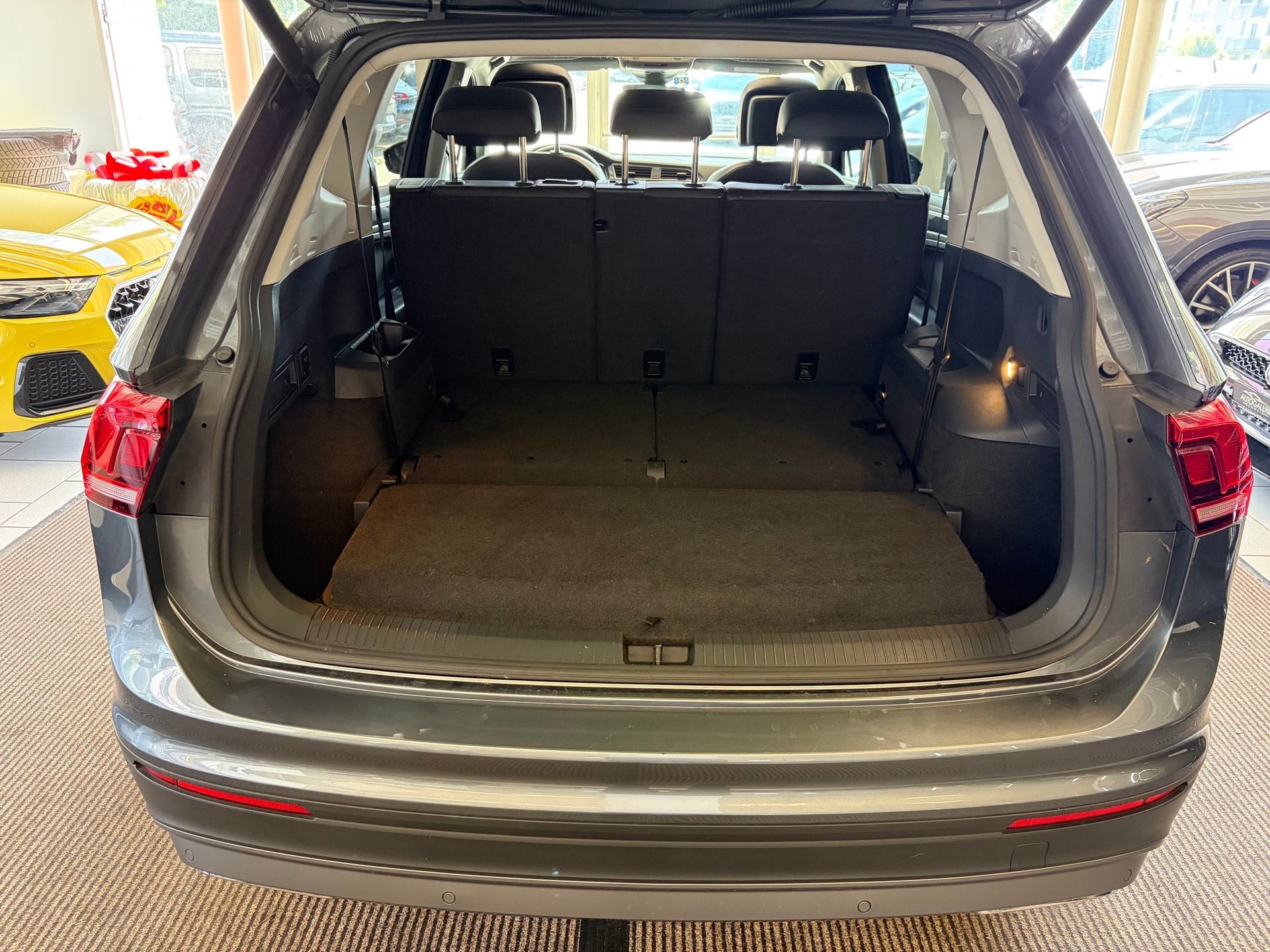 VW Tiguan Allspace 1.5TSI EVO Comfortline DSG | CH | Panorama | Leder Vienna | 7 Sitzer | -image-25