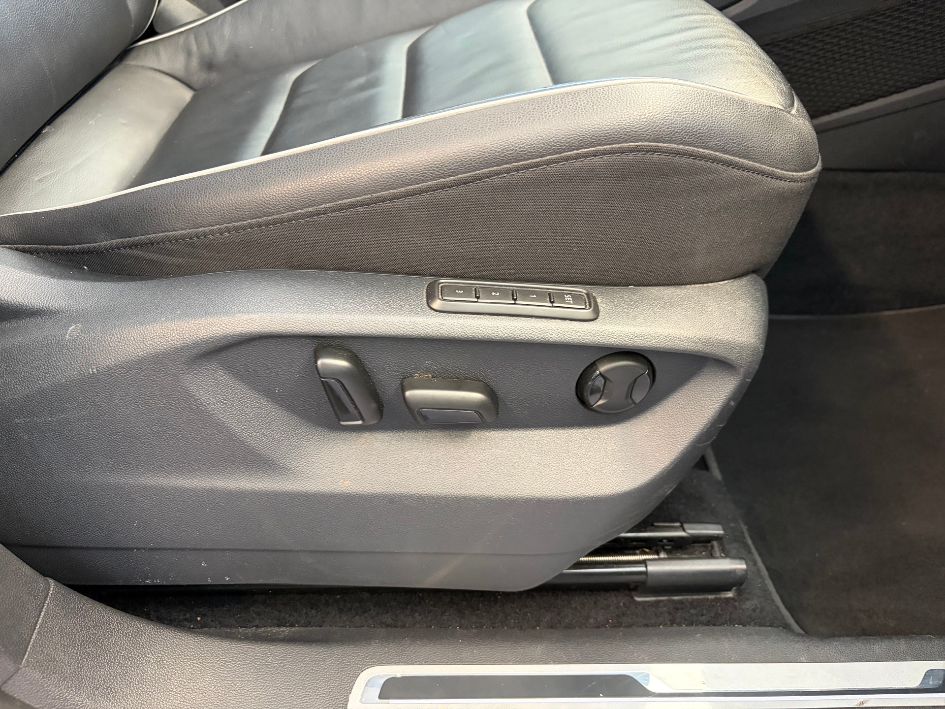 VW Tiguan Allspace 1.5TSI EVO Comfortline DSG | CH | Panorama | Leder Vienna | 7 Sitzer | -image-34