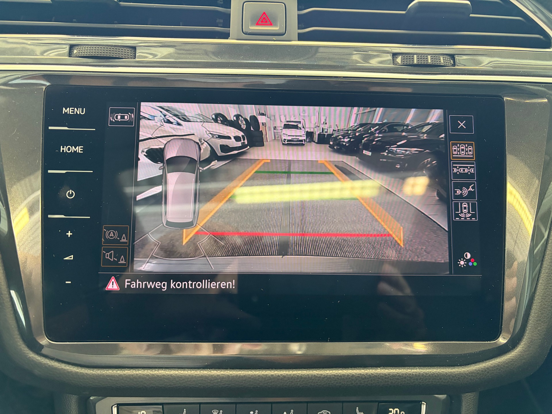 VW Tiguan Allspace 1.5TSI EVO Comfortline DSG | CH | Panorama | Leder Vienna | 7 Sitzer | -image-16