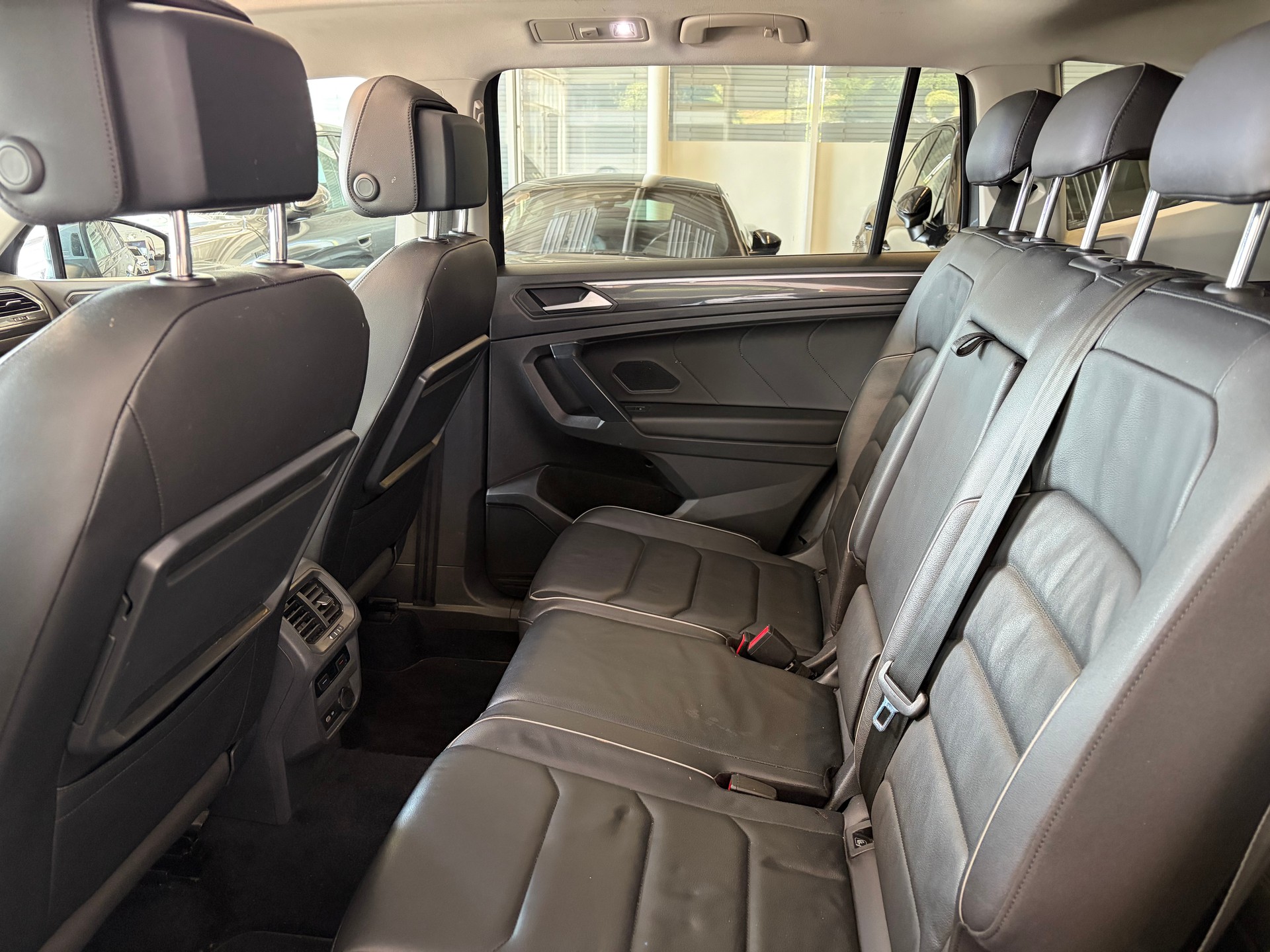 VW Tiguan Allspace 1.5TSI EVO Comfortline DSG | CH | Panorama | Leder Vienna | 7 Sitzer | -image-20